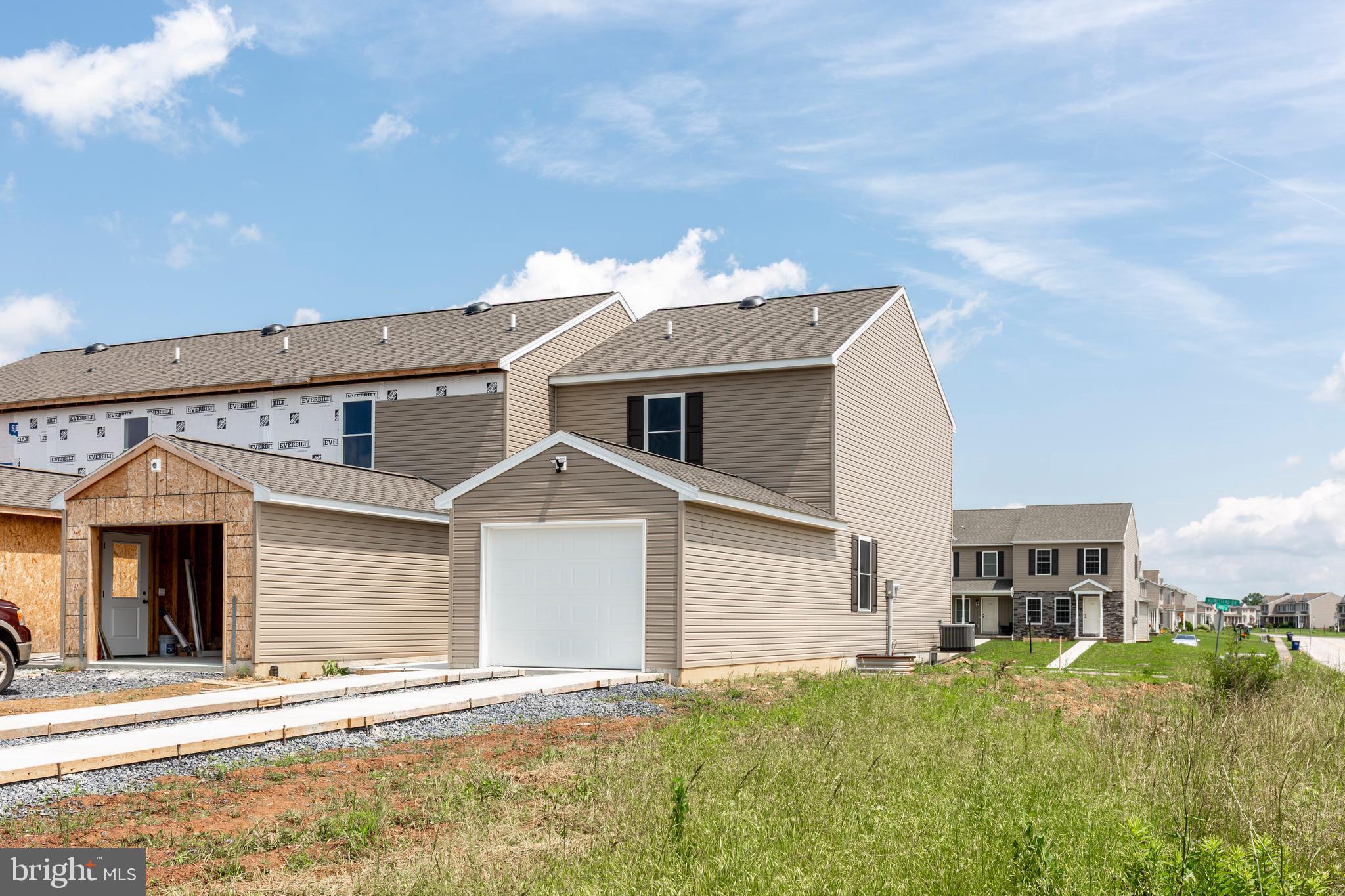 COLONIAL RIDGE - Residential