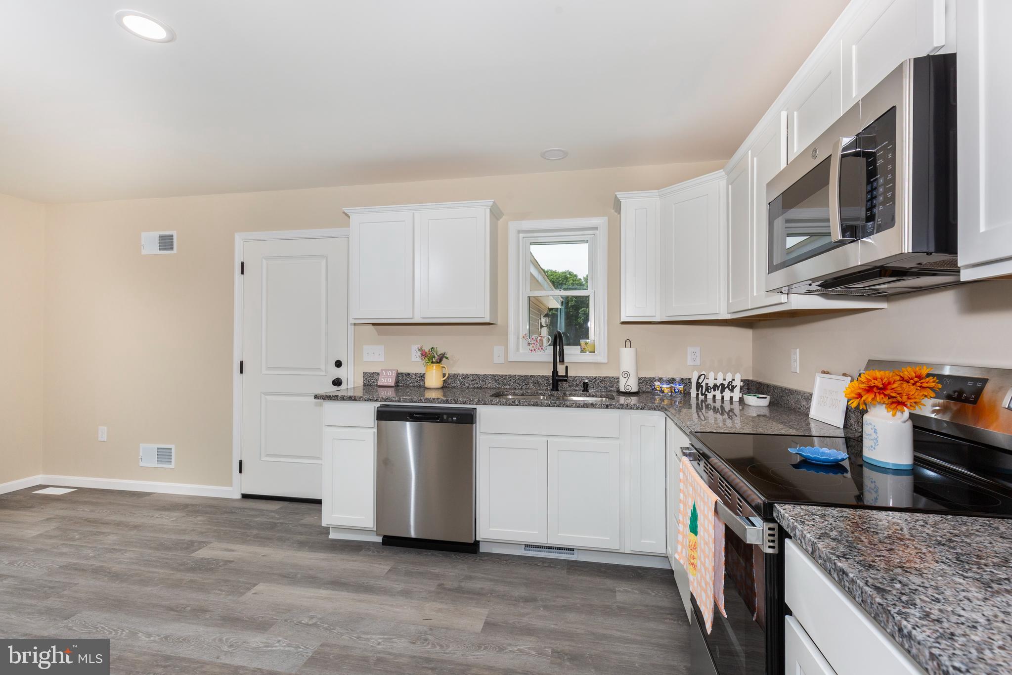 COLONIAL RIDGE - Residential