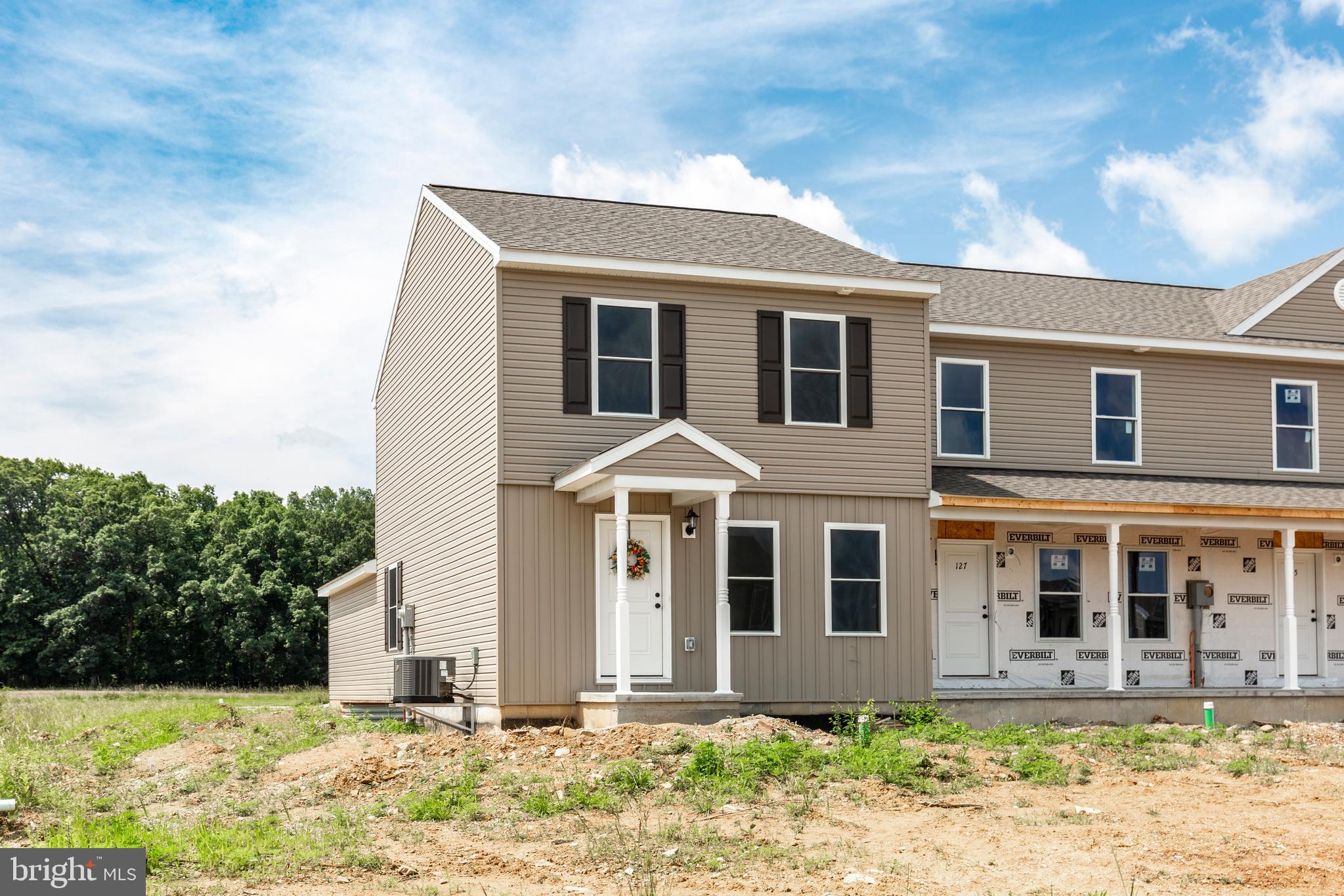 COLONIAL RIDGE - Residential