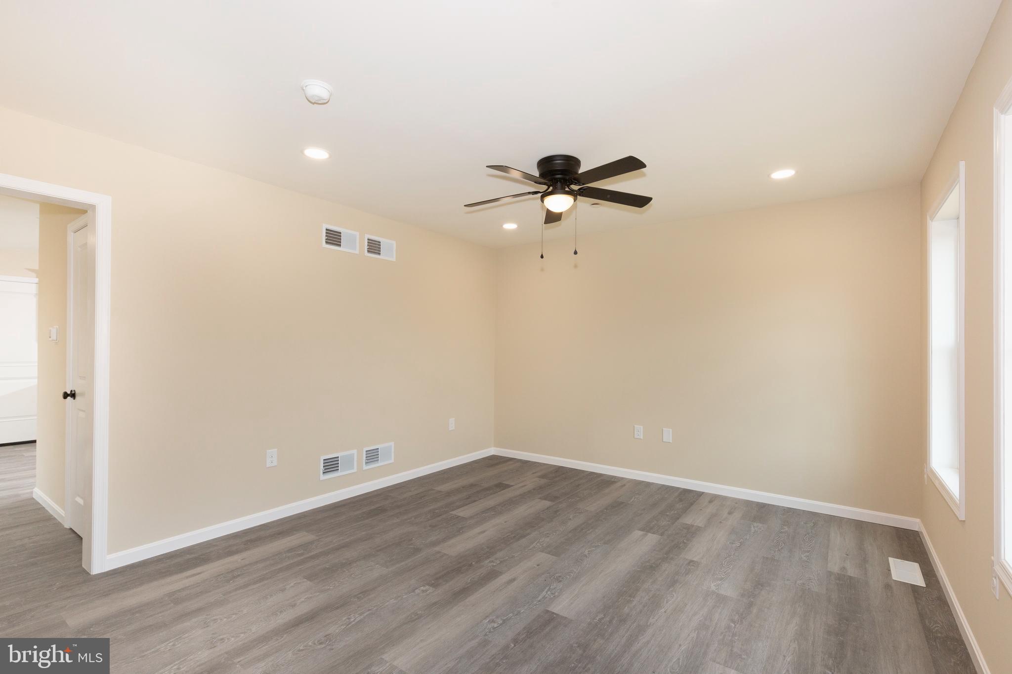 COLONIAL RIDGE - Residential