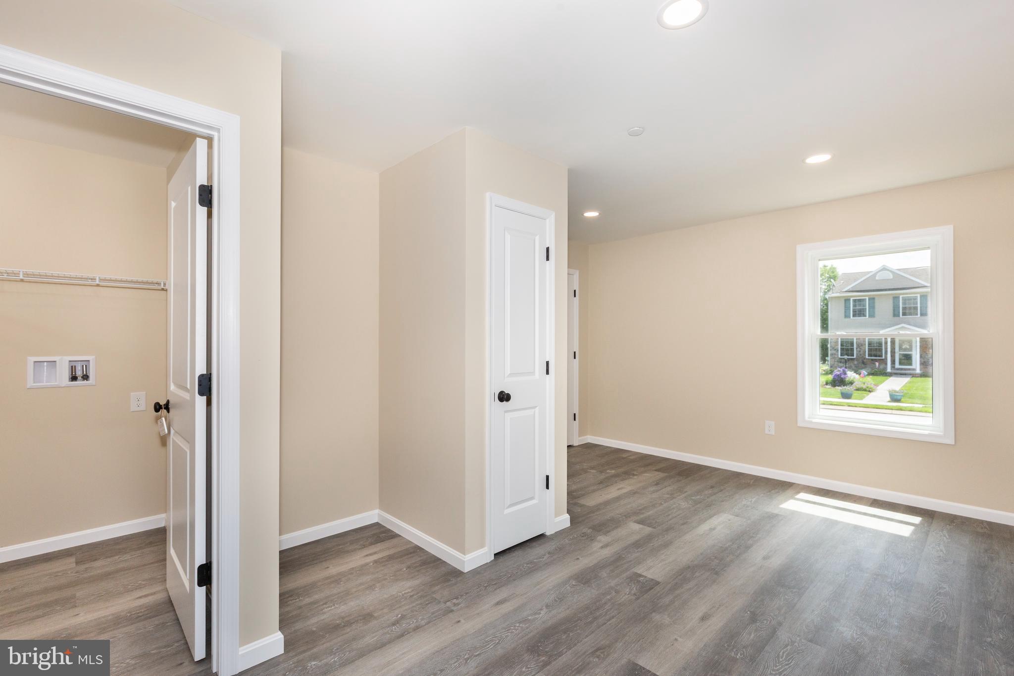 COLONIAL RIDGE - Residential