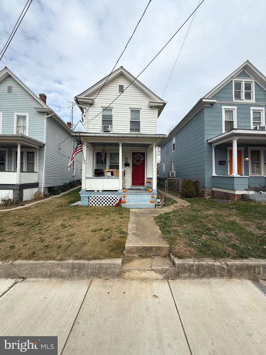 Charming home in the heart of Martinsburg! This move-in-ready property offers the convenience of natural gas, a fully fenced yard, and both on-street parking plus a private rear driveway for added flexibility. Inside, you'll find a comfortable layout and welcoming living spaces. Enjoy being just minutes from downtown Martinsburg, local shops, restaurants, and major commuter routes, perfect for those seeking convenience and value. Whether you're a first-time buyer or looking to add to your investment portfolio, this home checks all the boxes. Currently tenant occupied, 24-hour notice for all showings. Tenants prefer to continue renting.