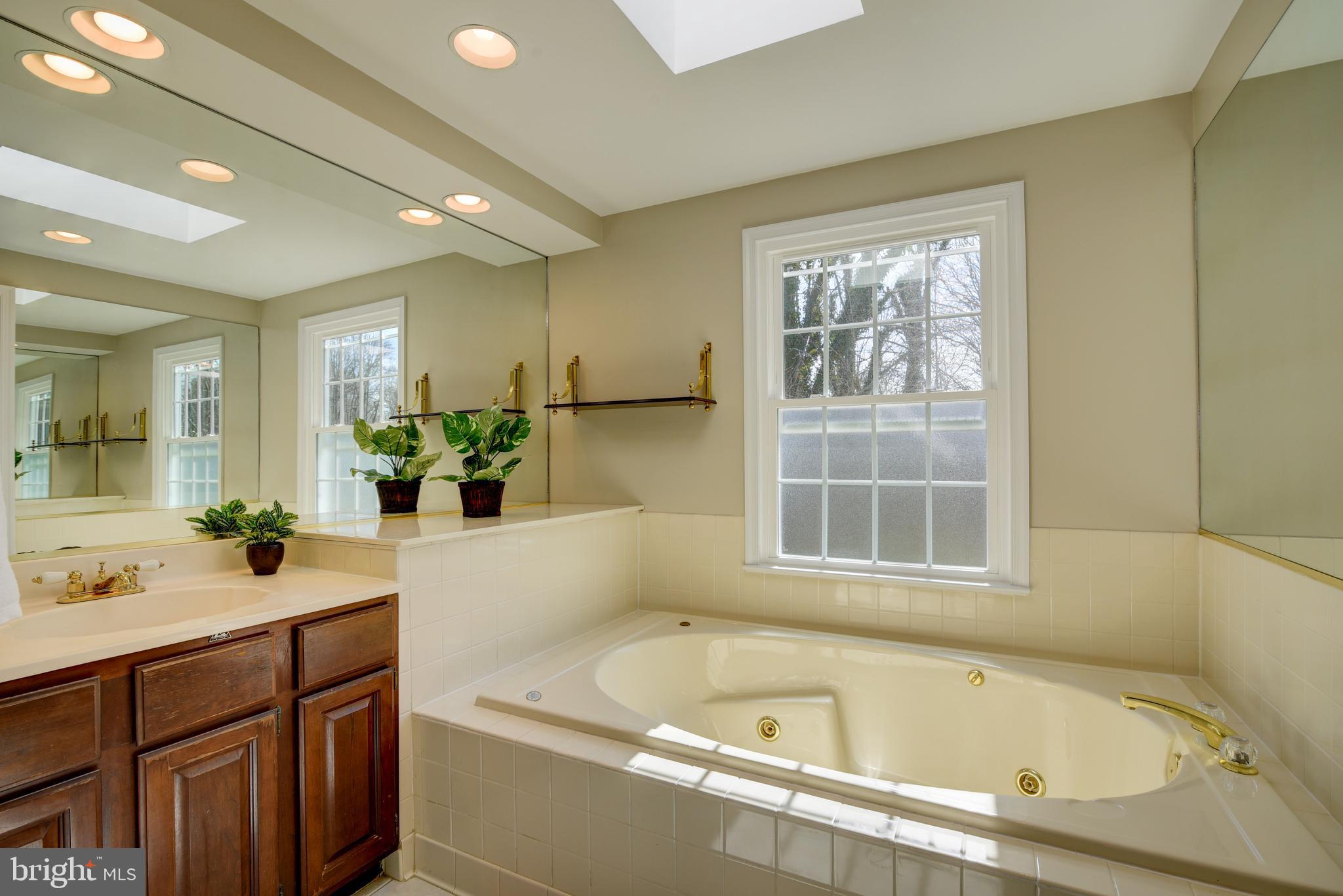 MONTCLAIR/COUNTRY CLUB - Residential Lease