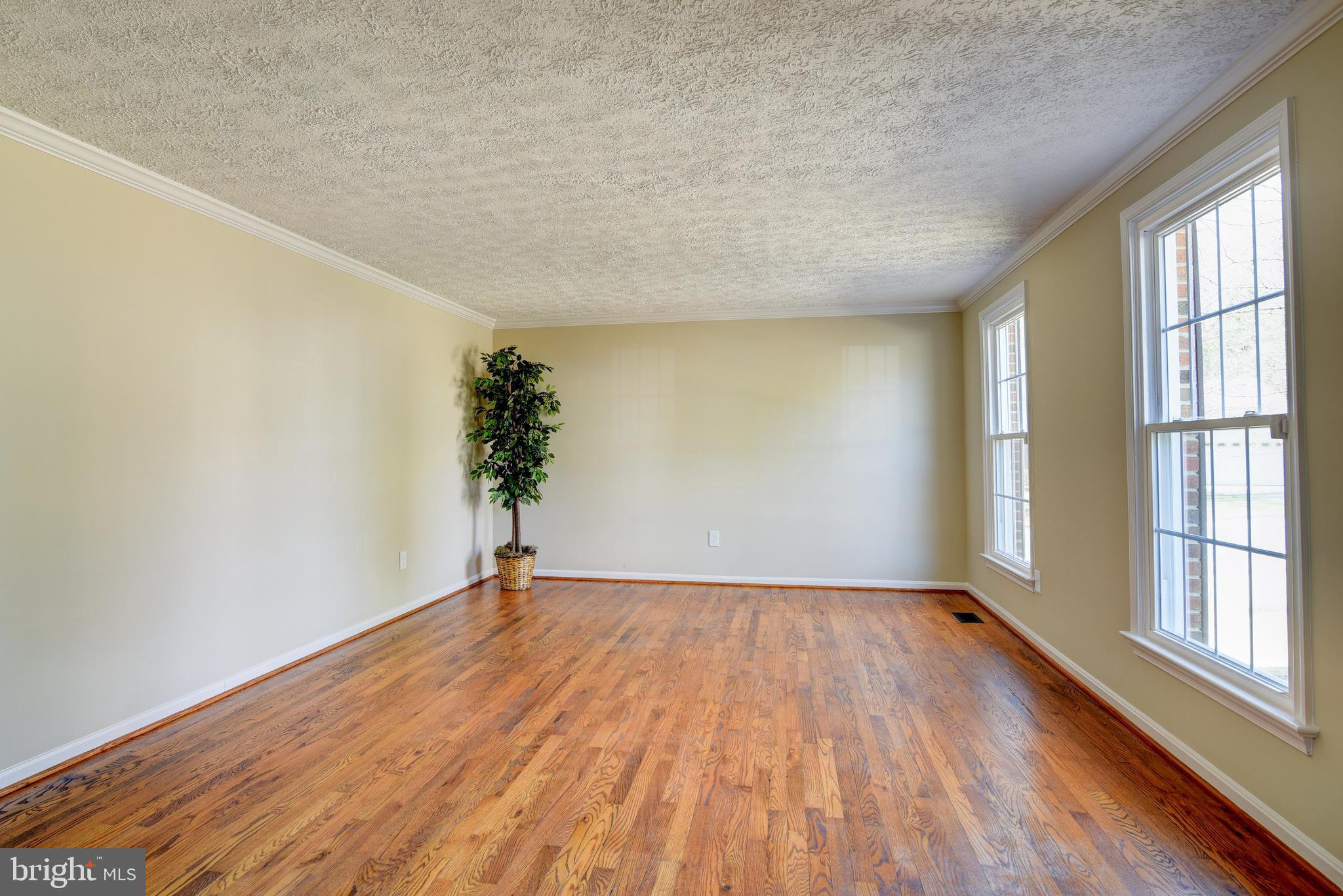 MONTCLAIR/COUNTRY CLUB - Residential Lease