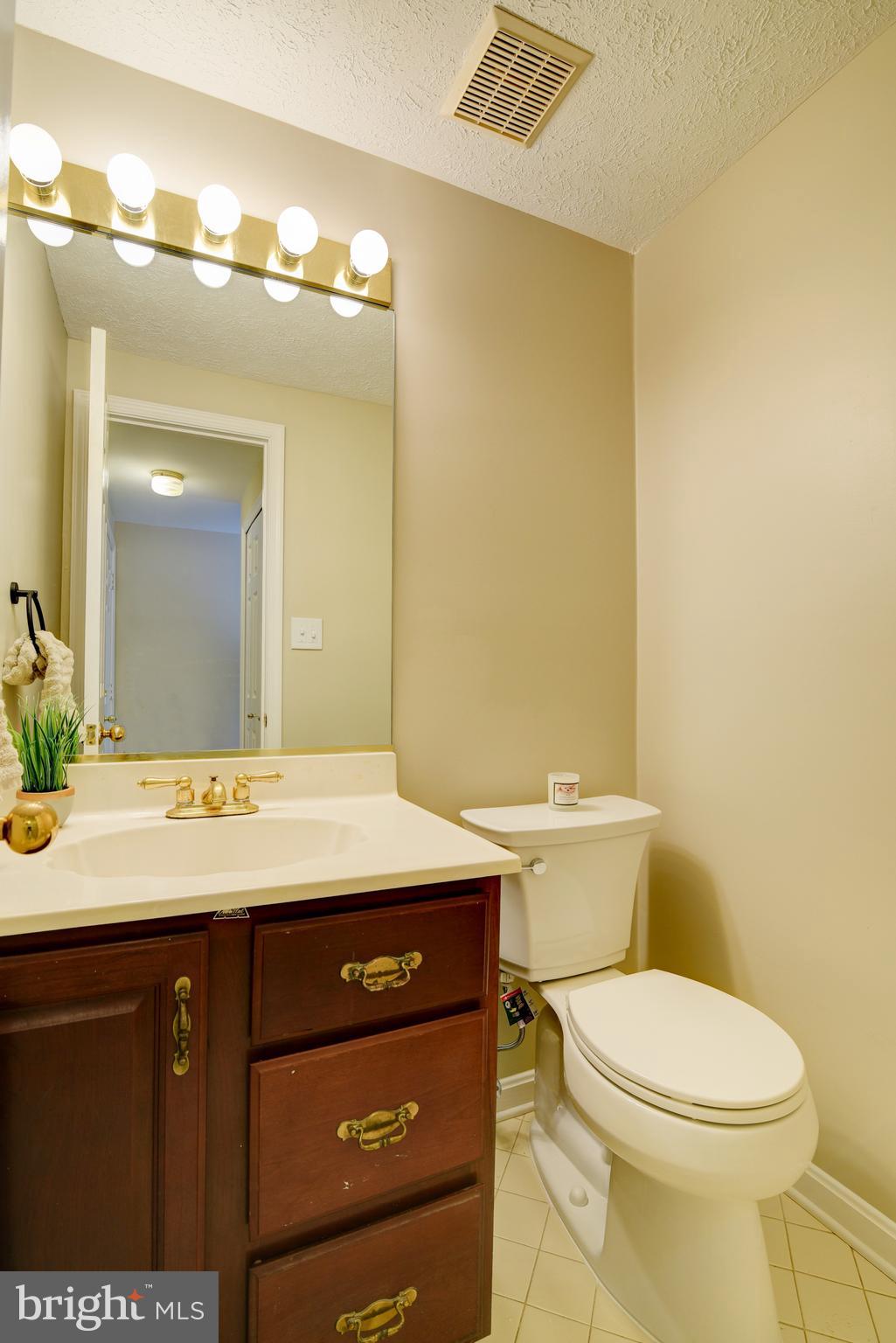 MONTCLAIR/COUNTRY CLUB - Residential Lease