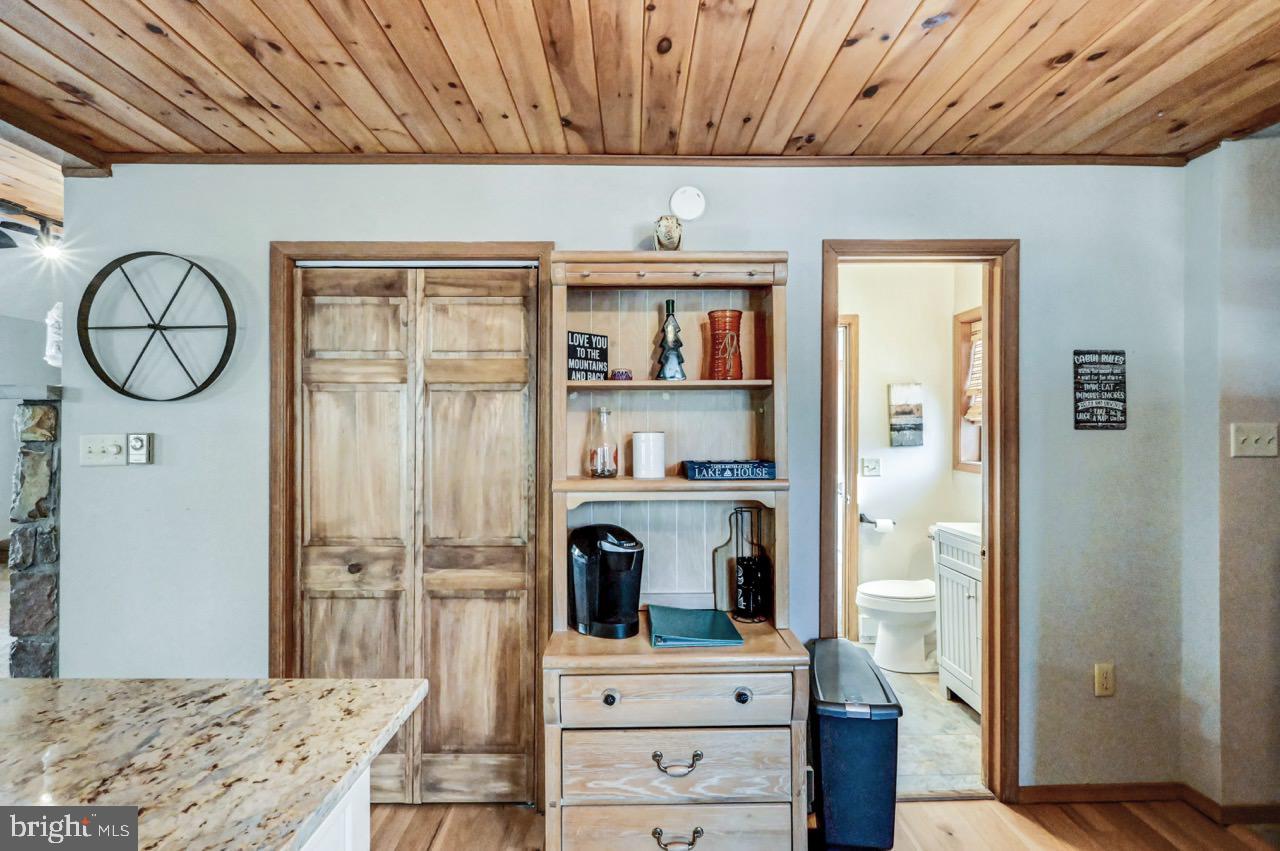 ARROWHEAD LAKE - Residential