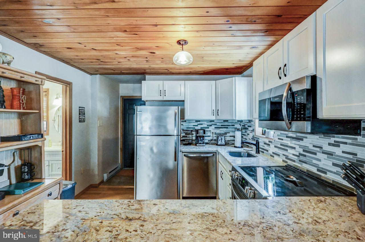 ARROWHEAD LAKE - Residential