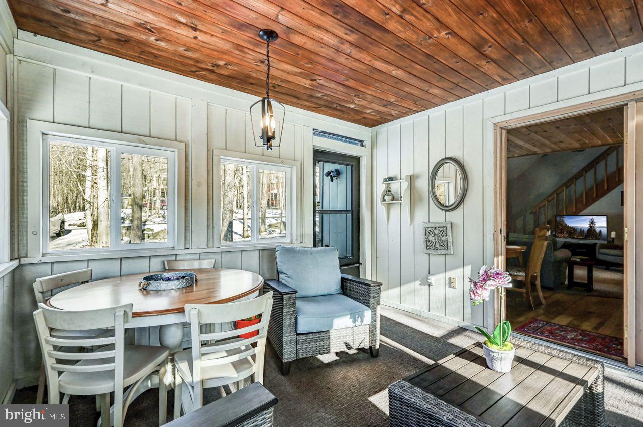 ARROWHEAD LAKE - Residential