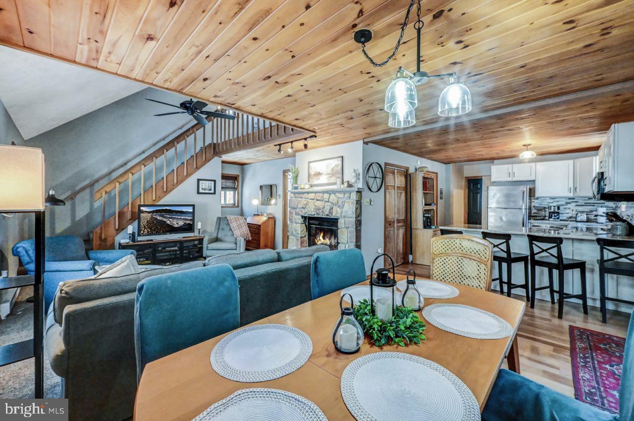 ARROWHEAD LAKE - Residential