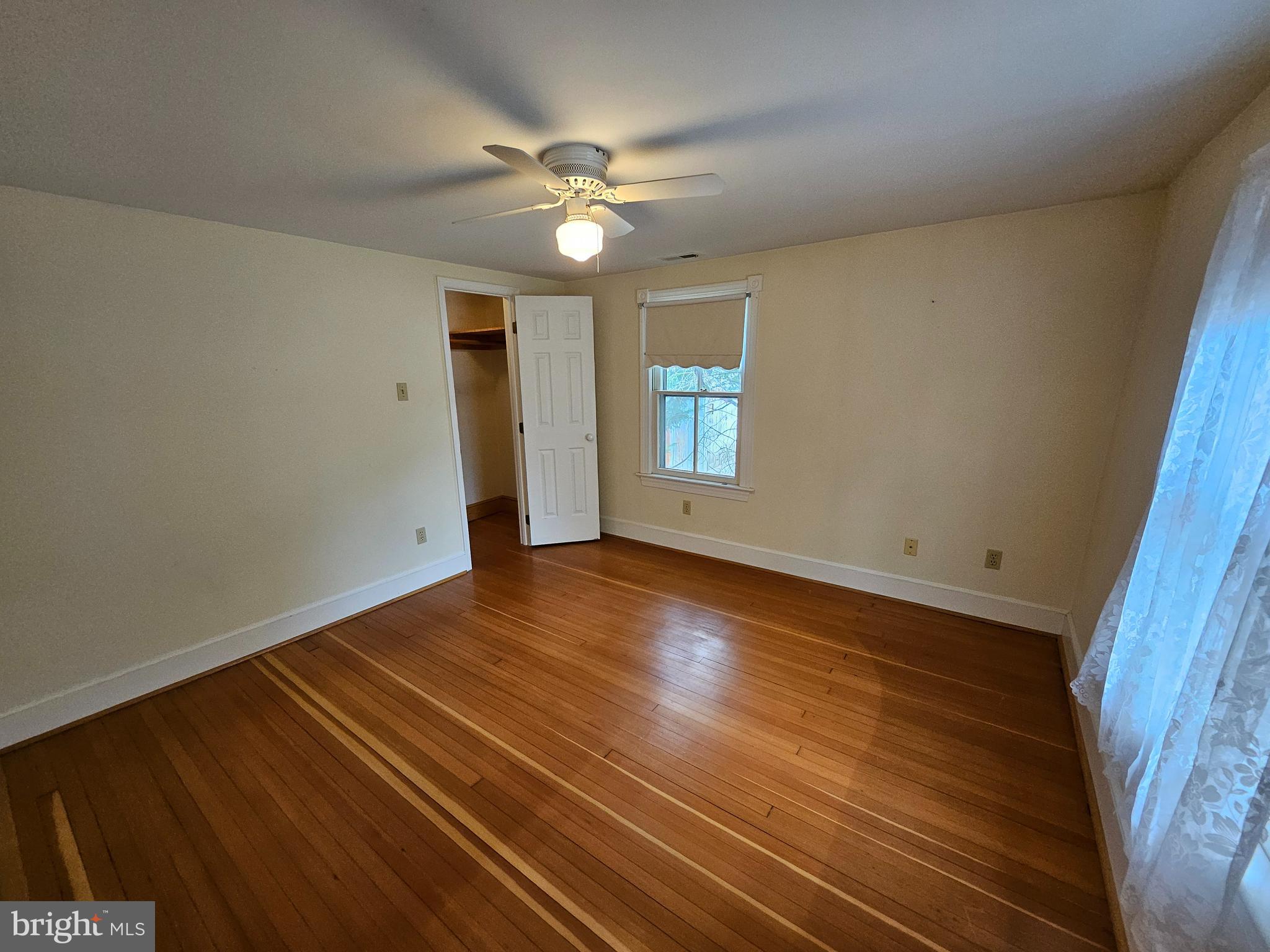 TOWN OF ROUND HILL - Residential