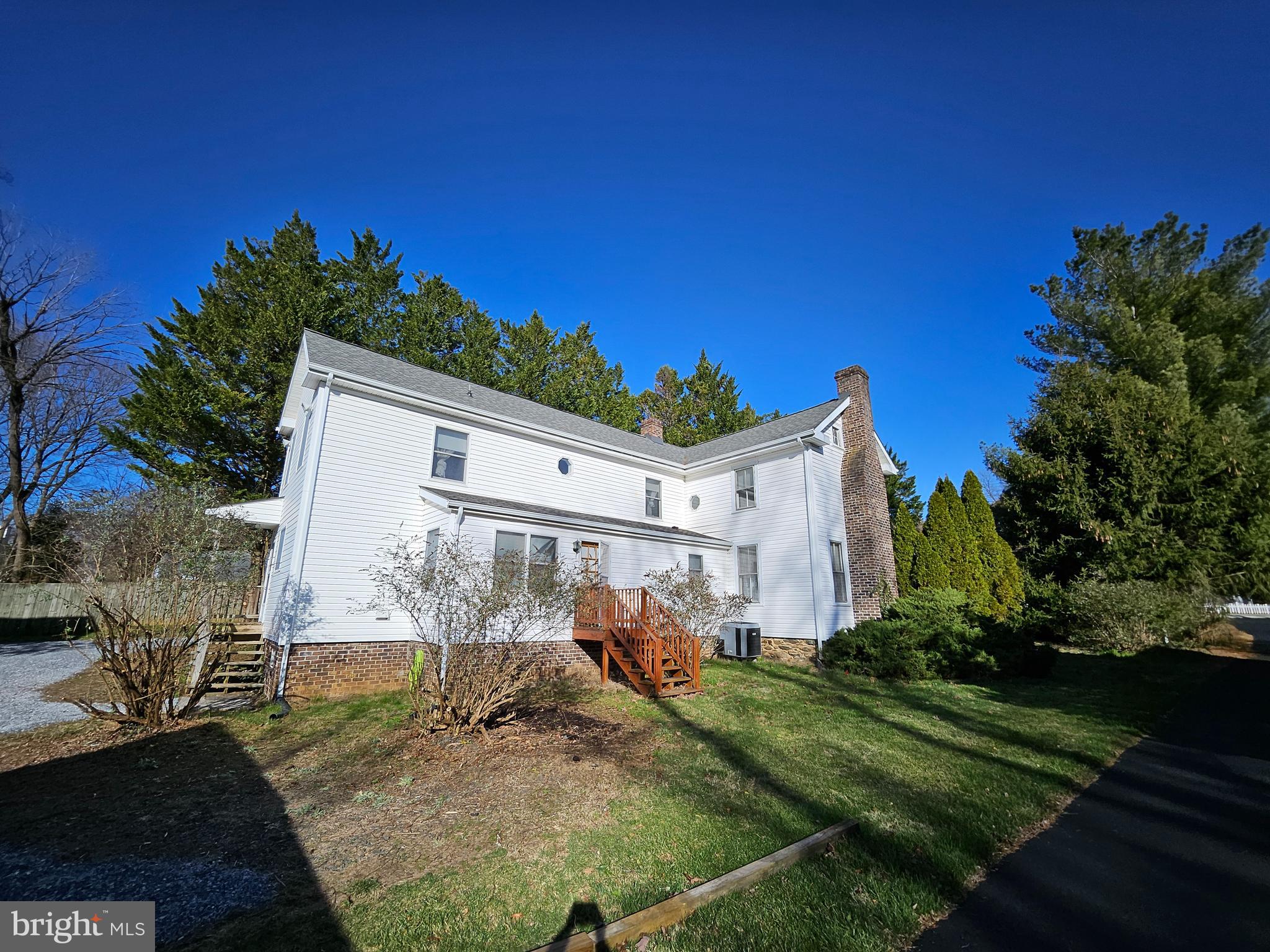 TOWN OF ROUND HILL - Residential