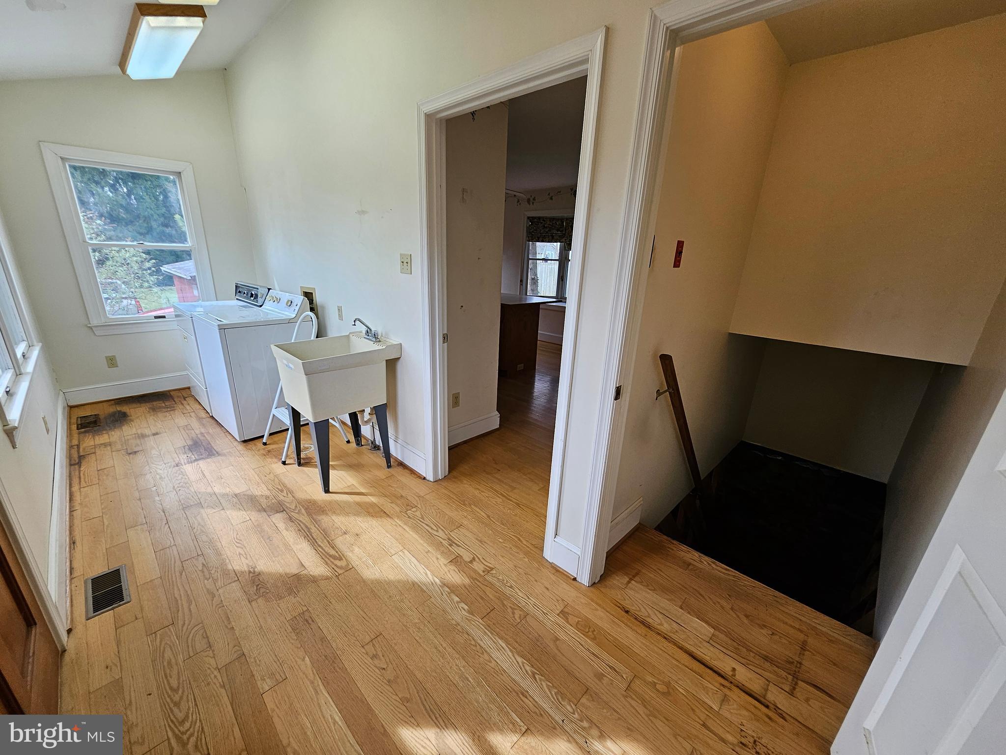 TOWN OF ROUND HILL - Residential