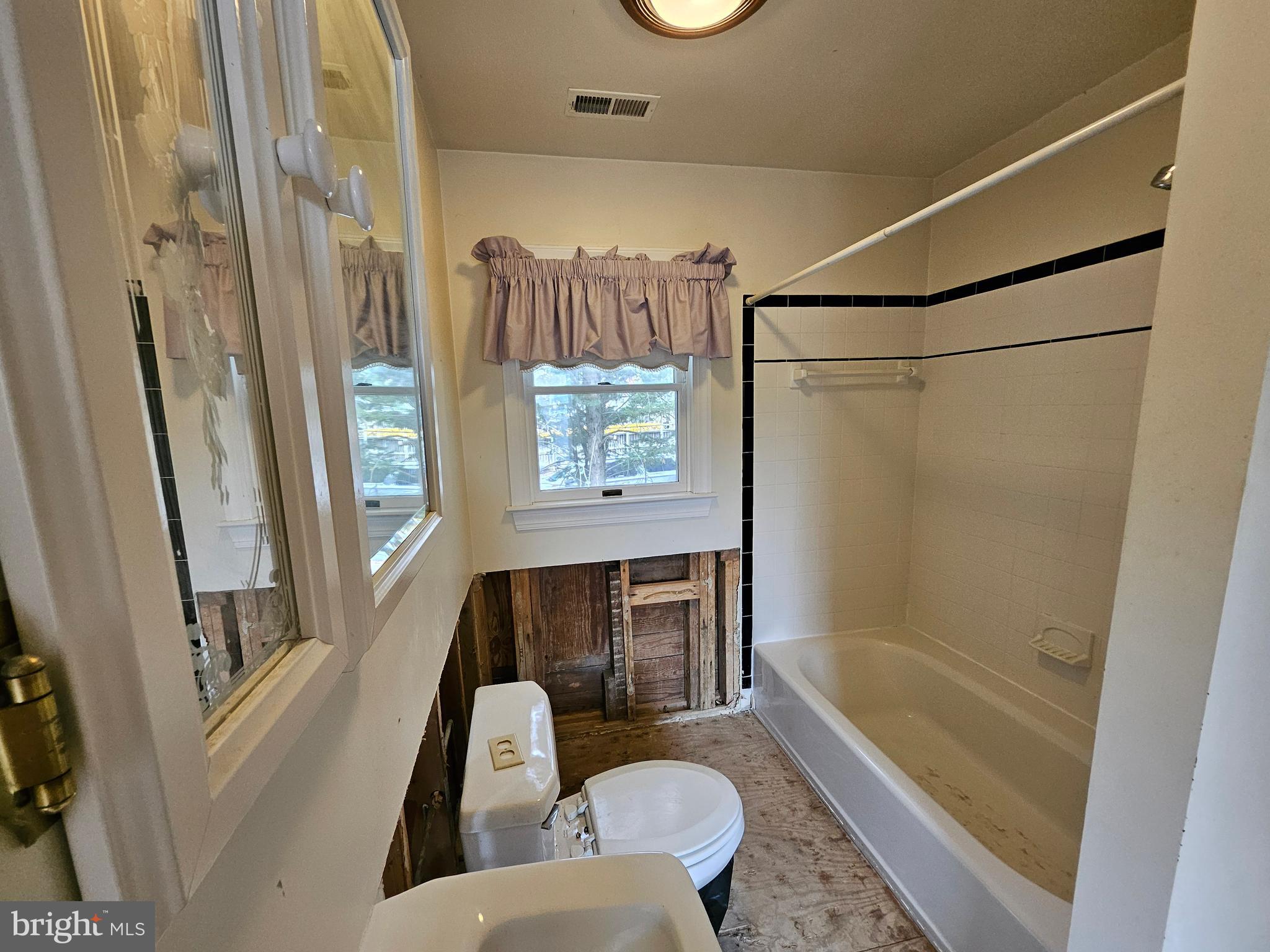 TOWN OF ROUND HILL - Residential