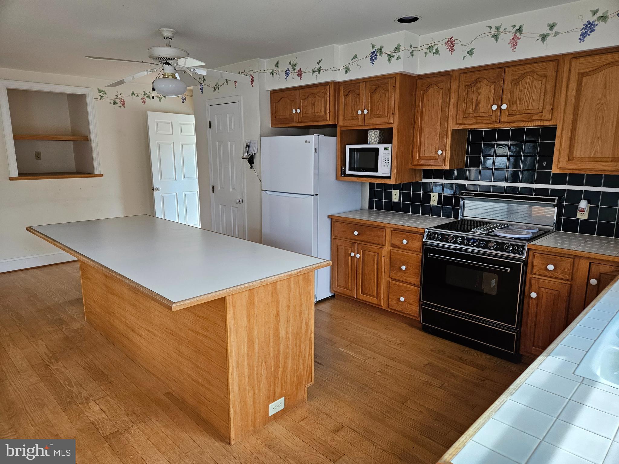 TOWN OF ROUND HILL - Residential