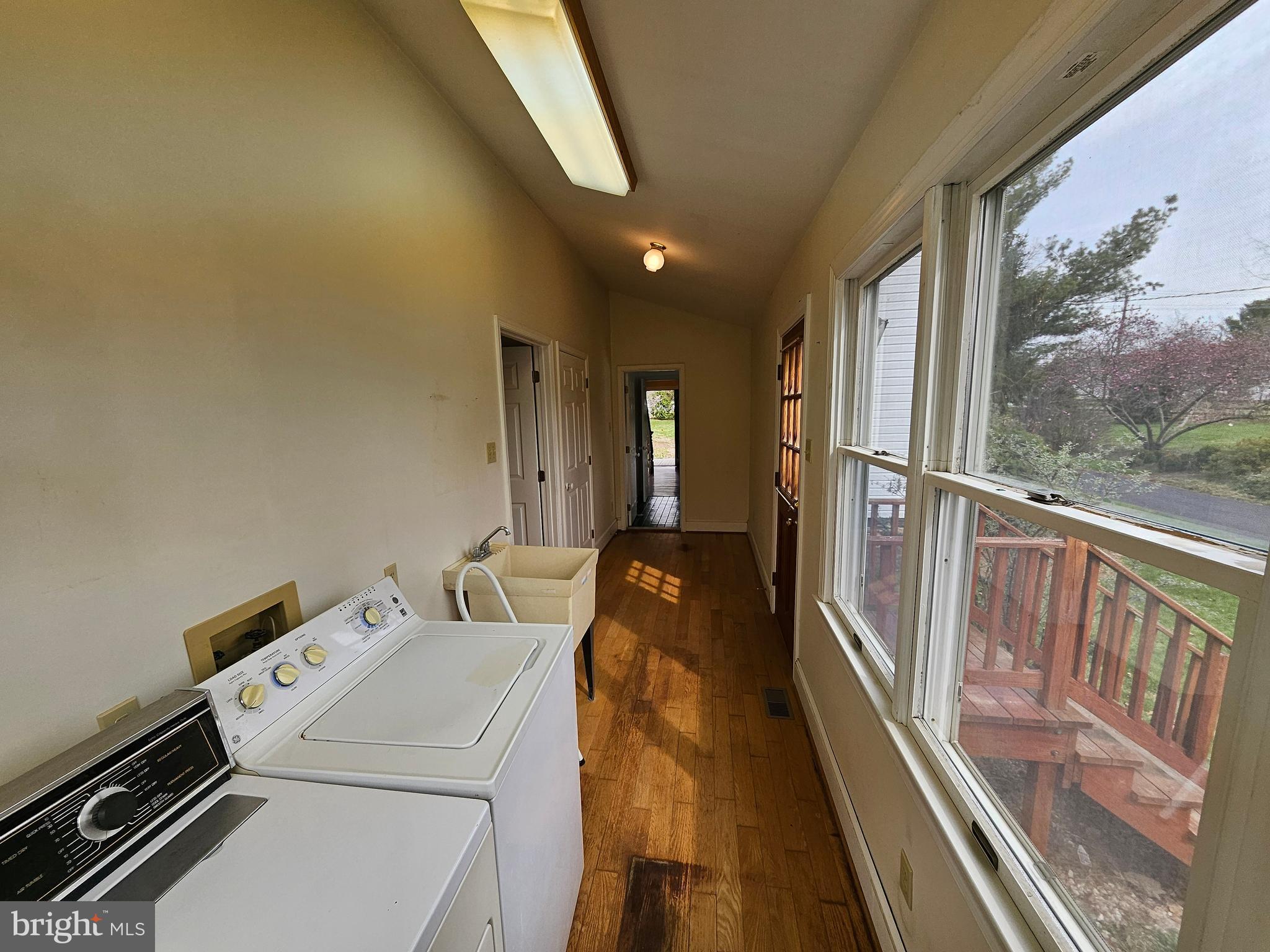 TOWN OF ROUND HILL - Residential