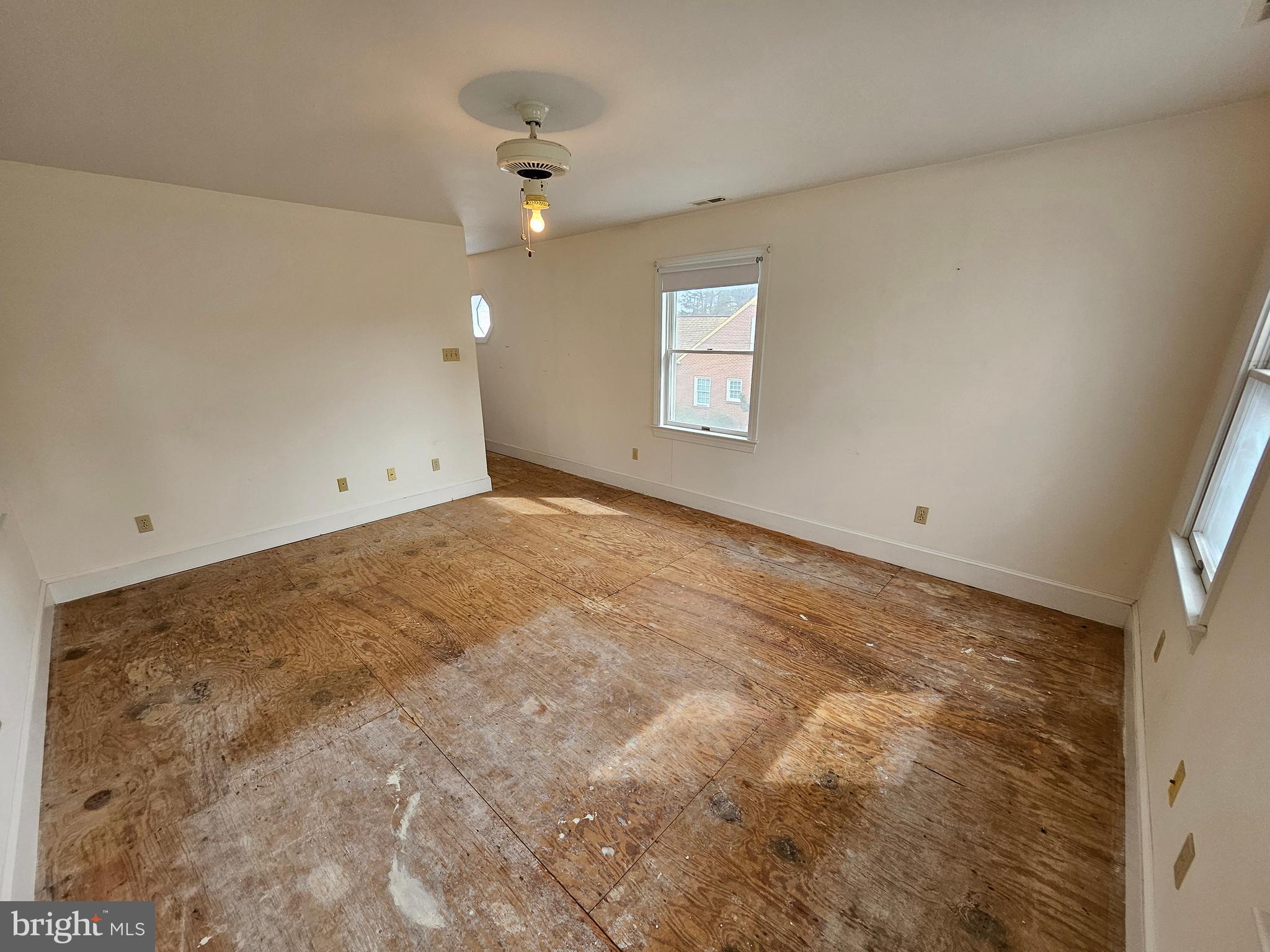 TOWN OF ROUND HILL - Residential