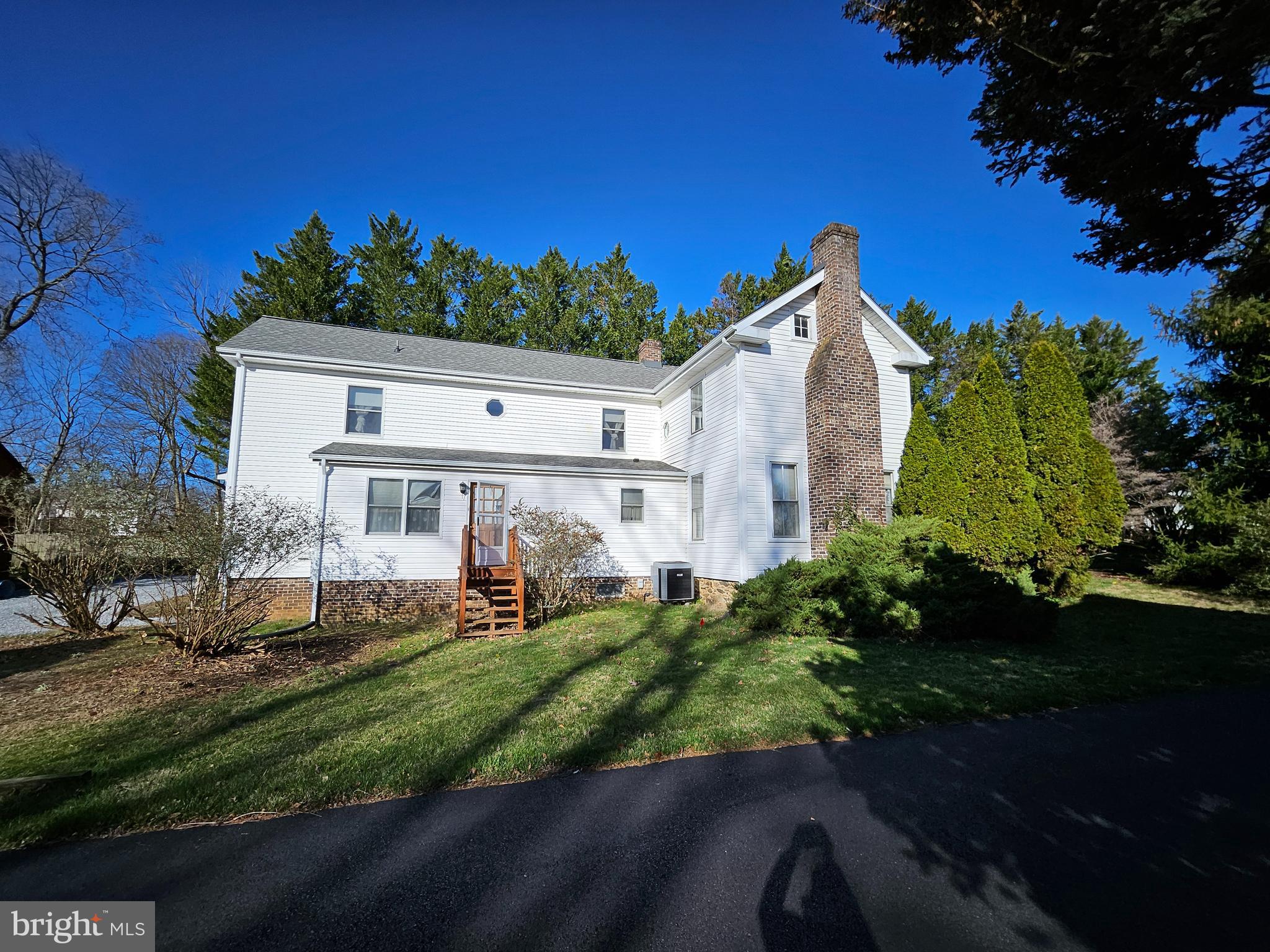 TOWN OF ROUND HILL - Residential