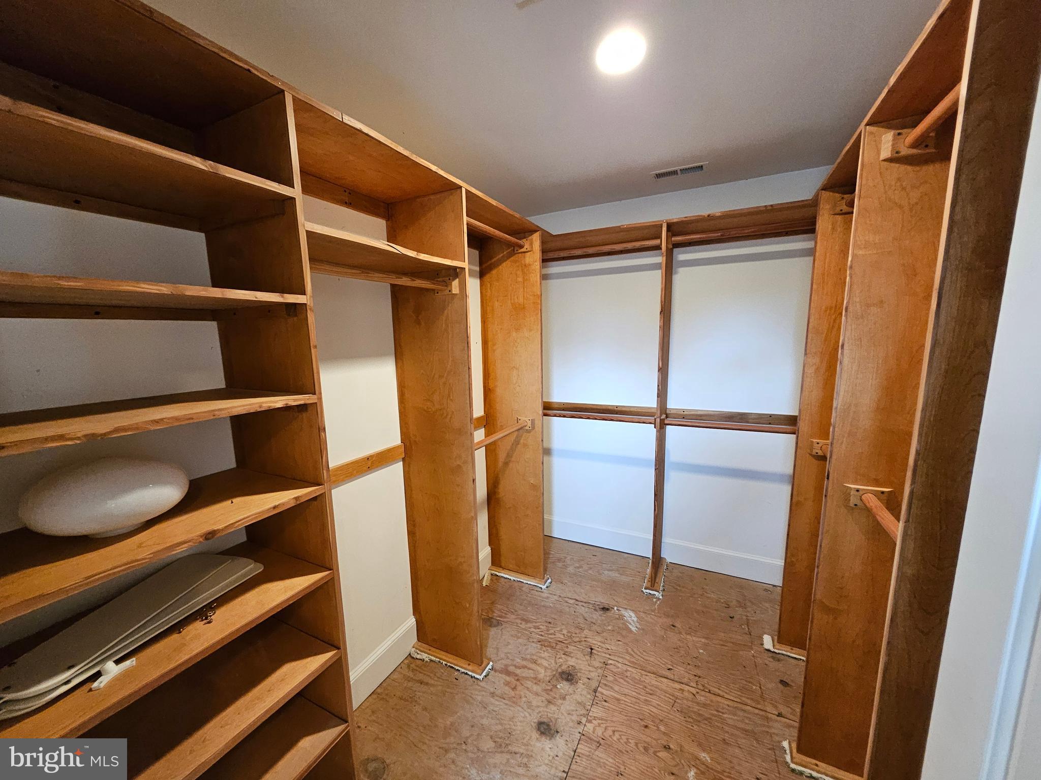 TOWN OF ROUND HILL - Residential