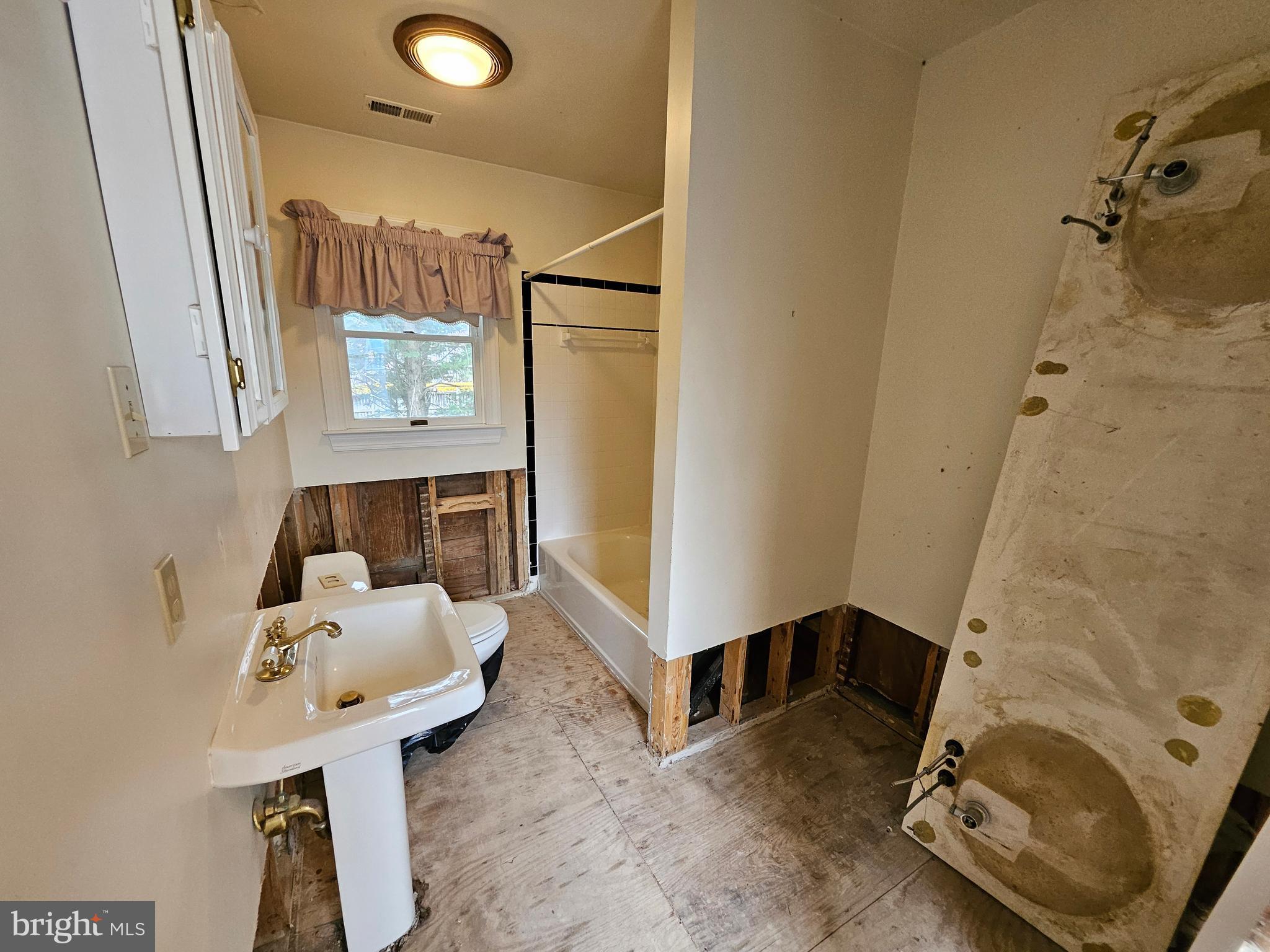 TOWN OF ROUND HILL - Residential