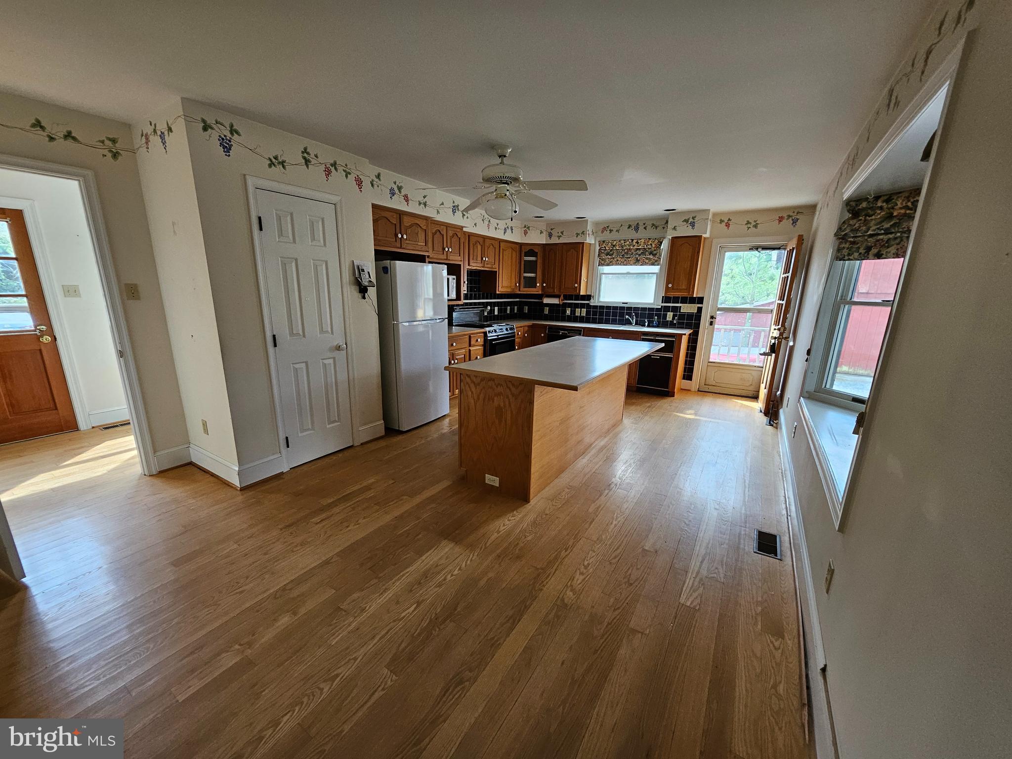 TOWN OF ROUND HILL - Residential