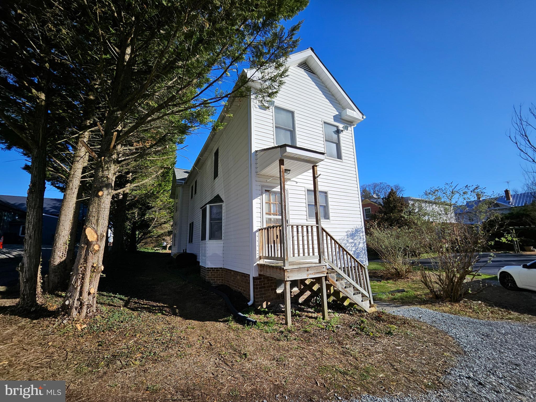 TOWN OF ROUND HILL - Residential