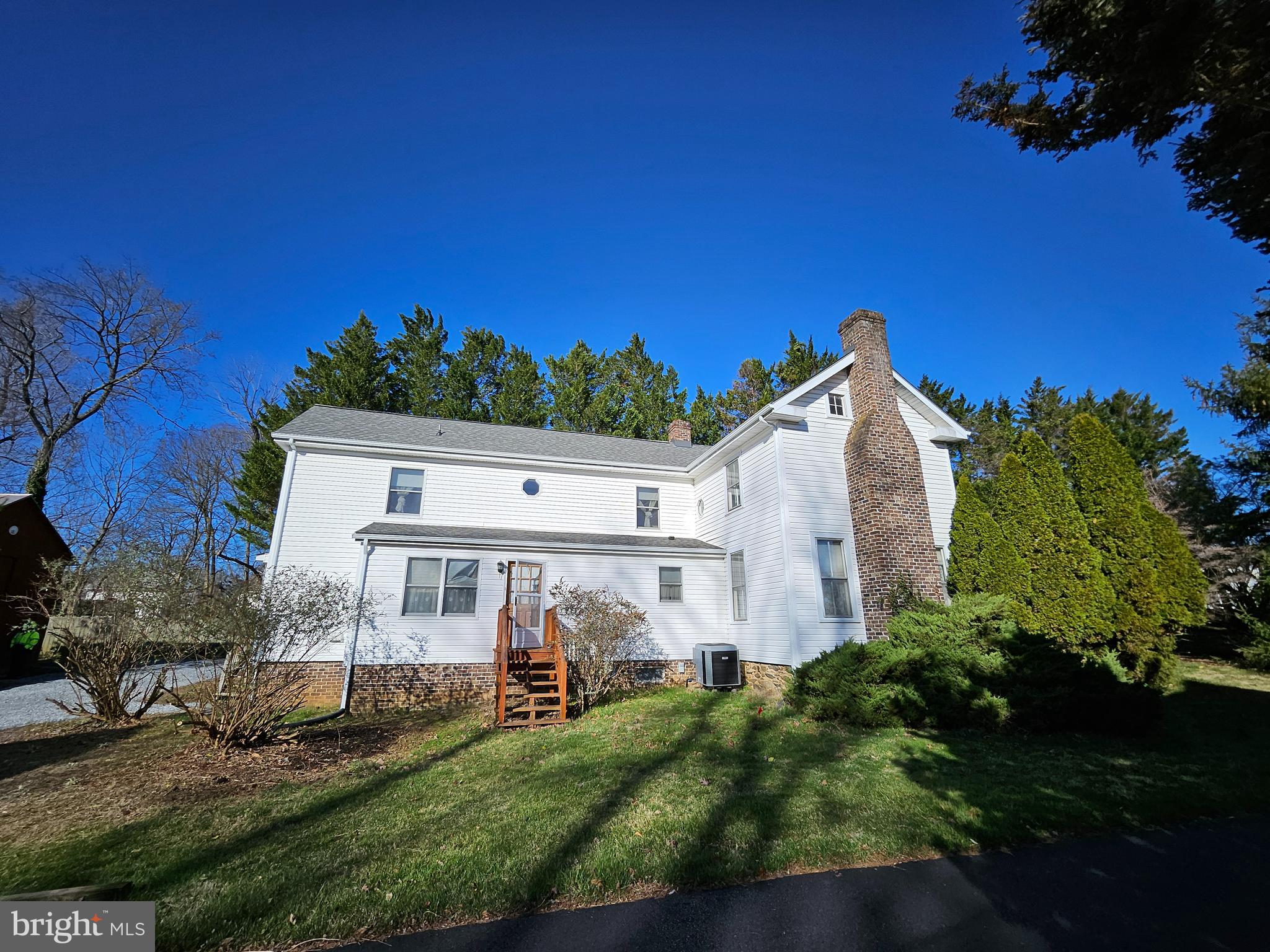 TOWN OF ROUND HILL - Residential