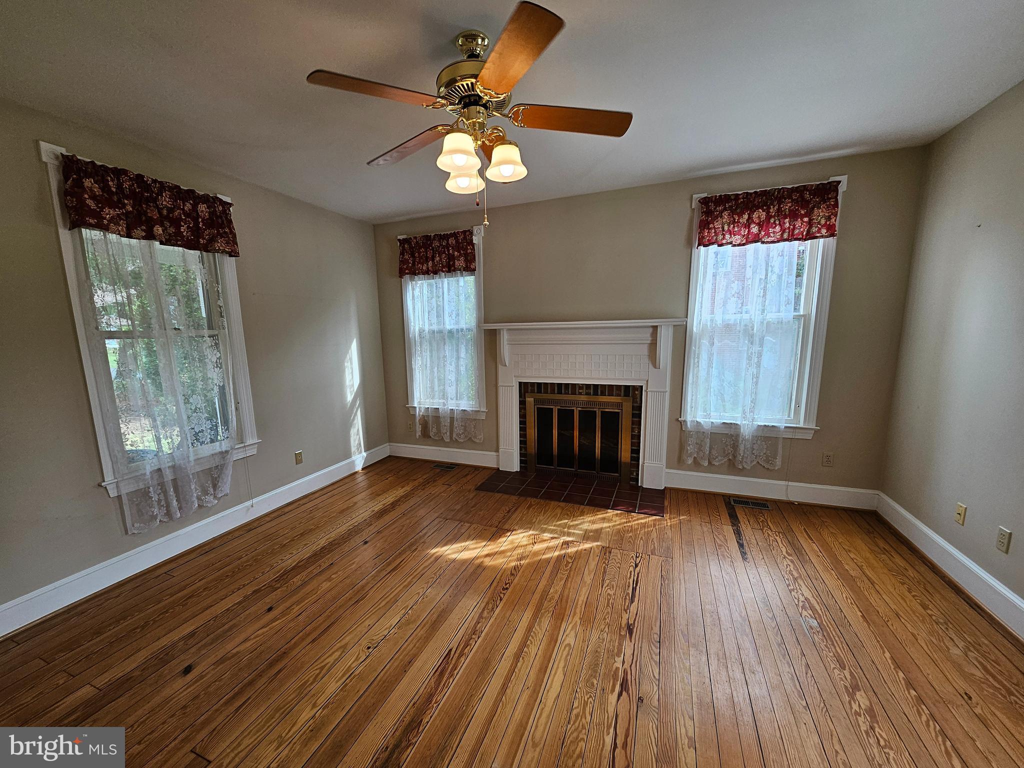 TOWN OF ROUND HILL - Residential