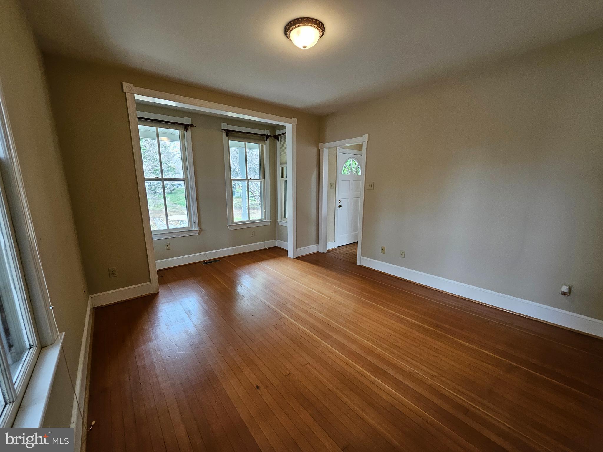 TOWN OF ROUND HILL - Residential