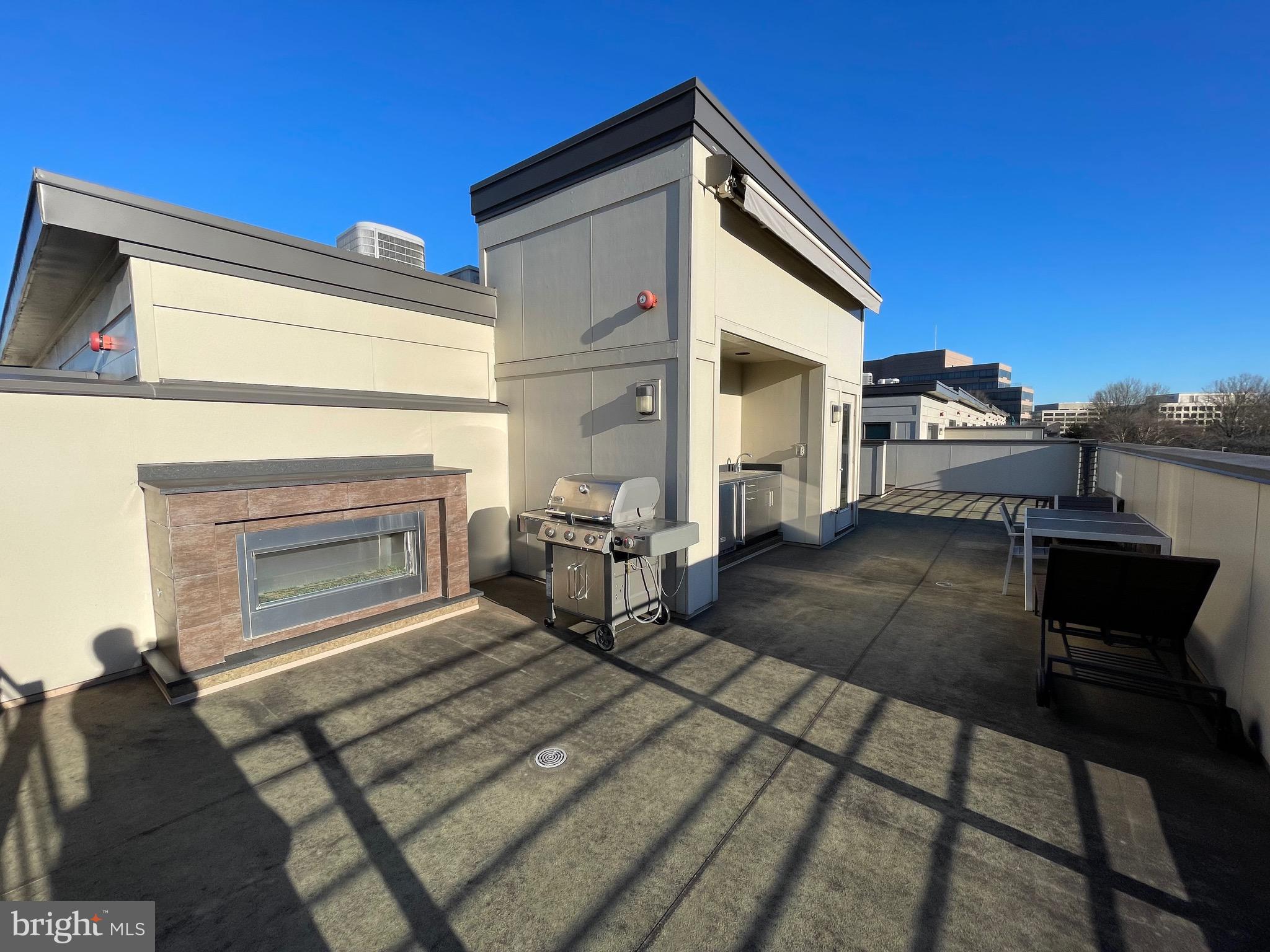 MONTGOMERY ROW - Residential Lease