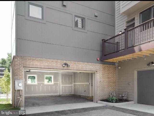 MONTGOMERY ROW - Residential Lease