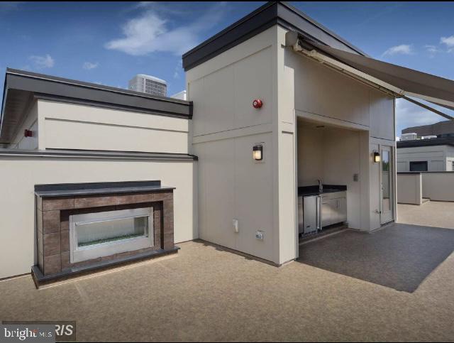 MONTGOMERY ROW - Residential Lease