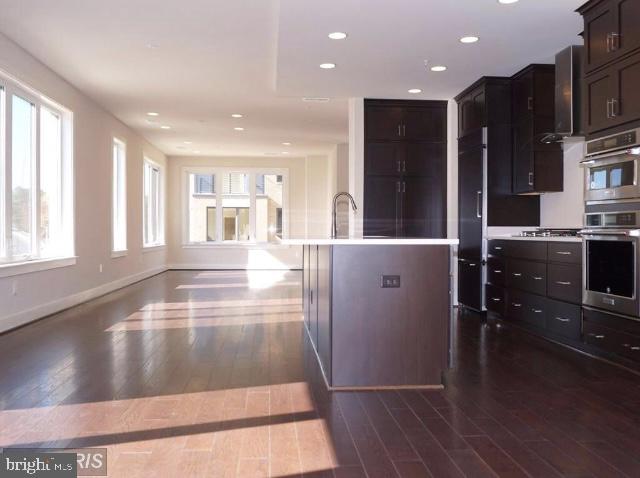 MONTGOMERY ROW - Residential Lease