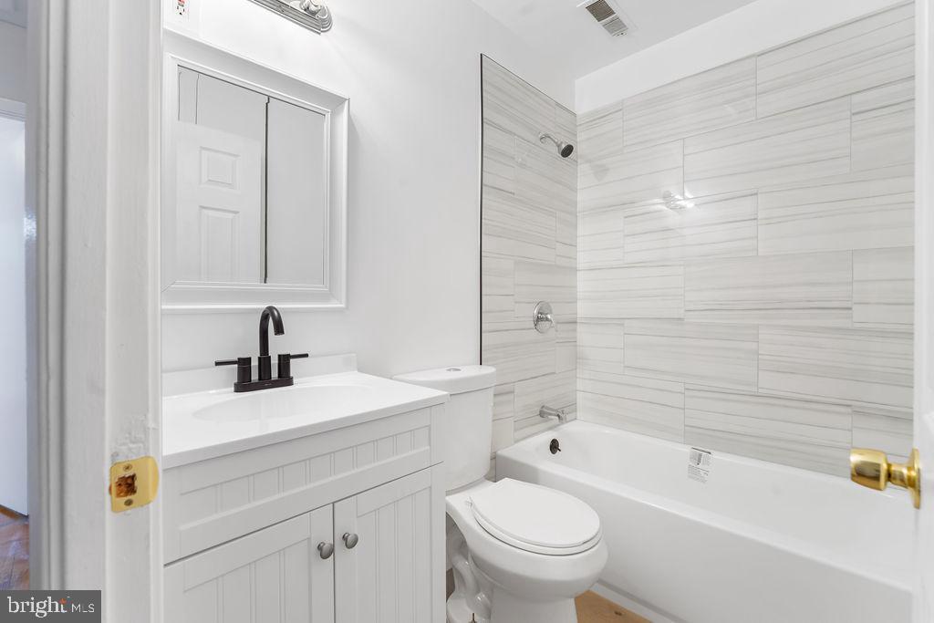 DEERFIELD - Residential Lease