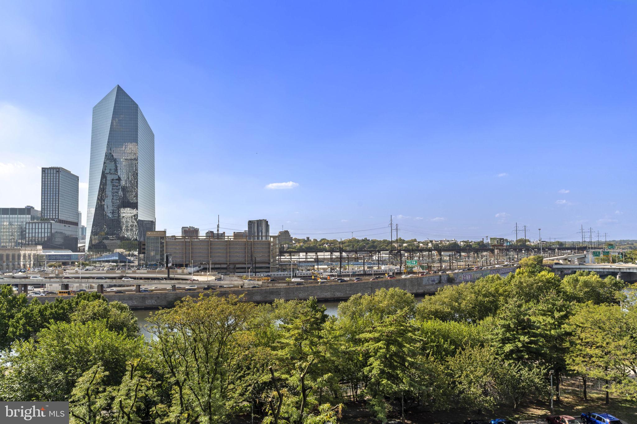 LOGAN SQUARE - Residential