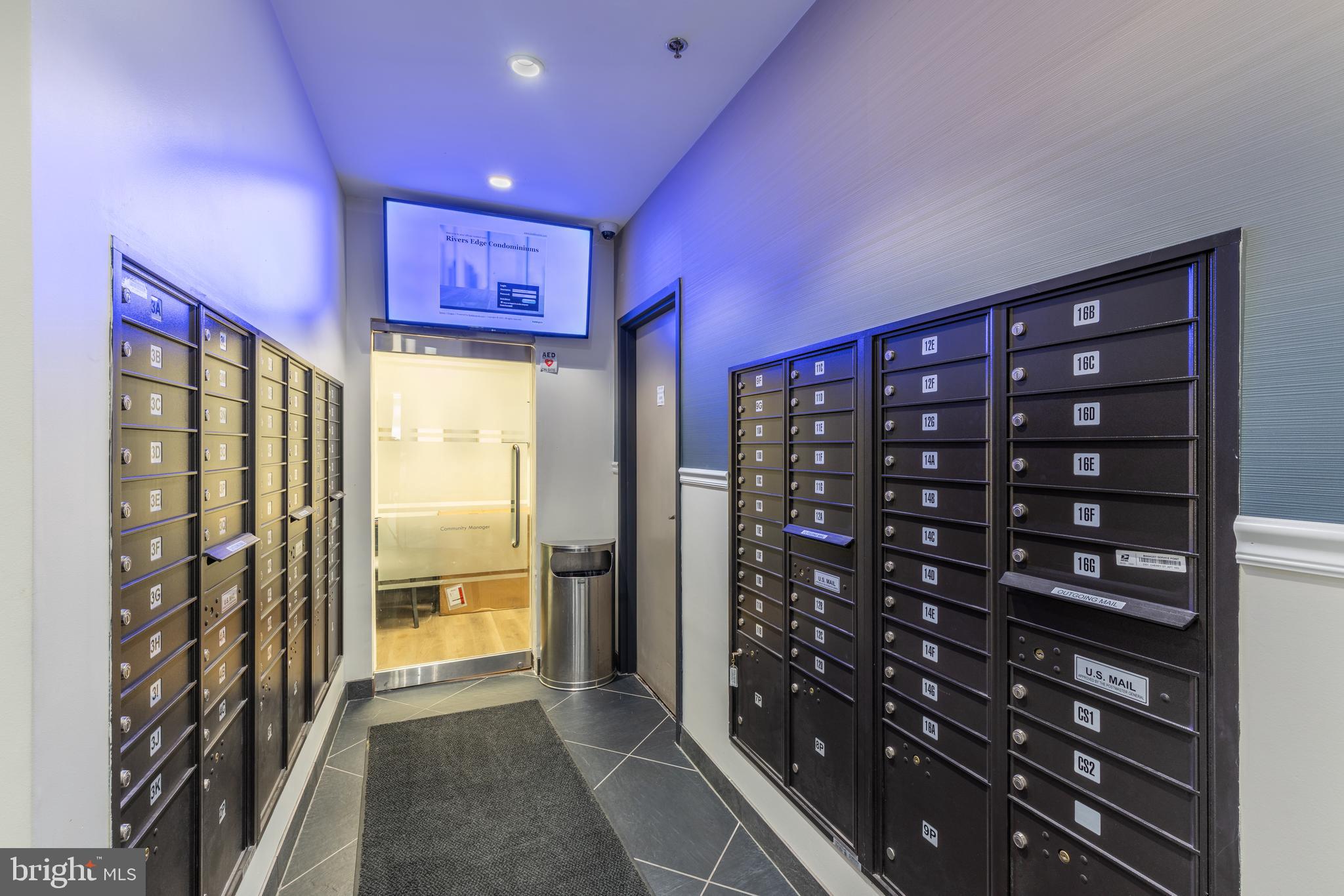 LOGAN SQUARE - Residential