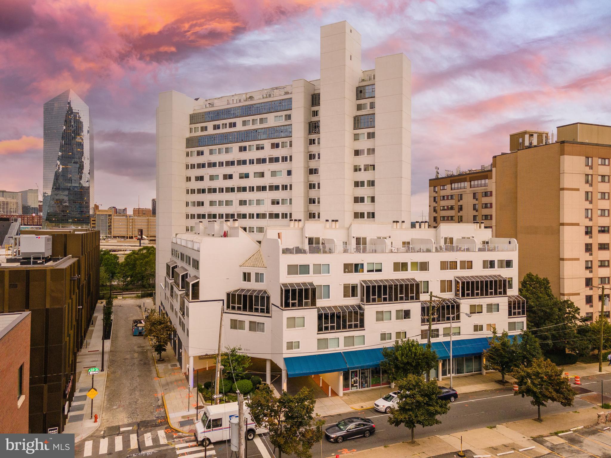 LOGAN SQUARE - Residential