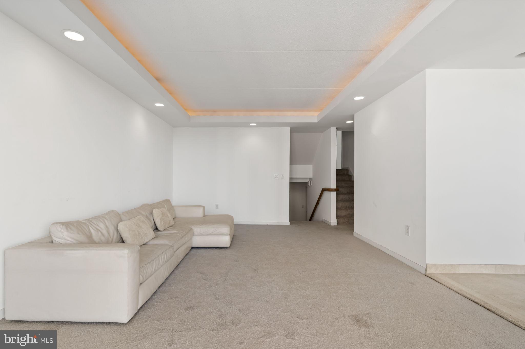 LOGAN SQUARE - Residential