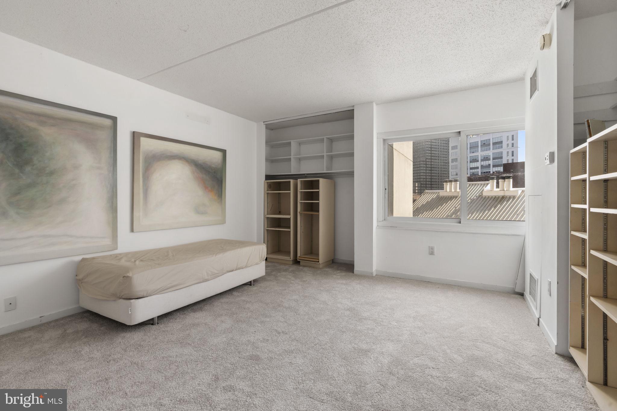 LOGAN SQUARE - Residential