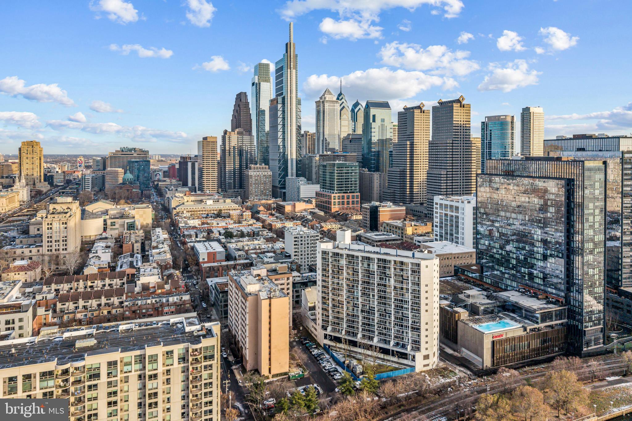LOGAN SQUARE - Residential