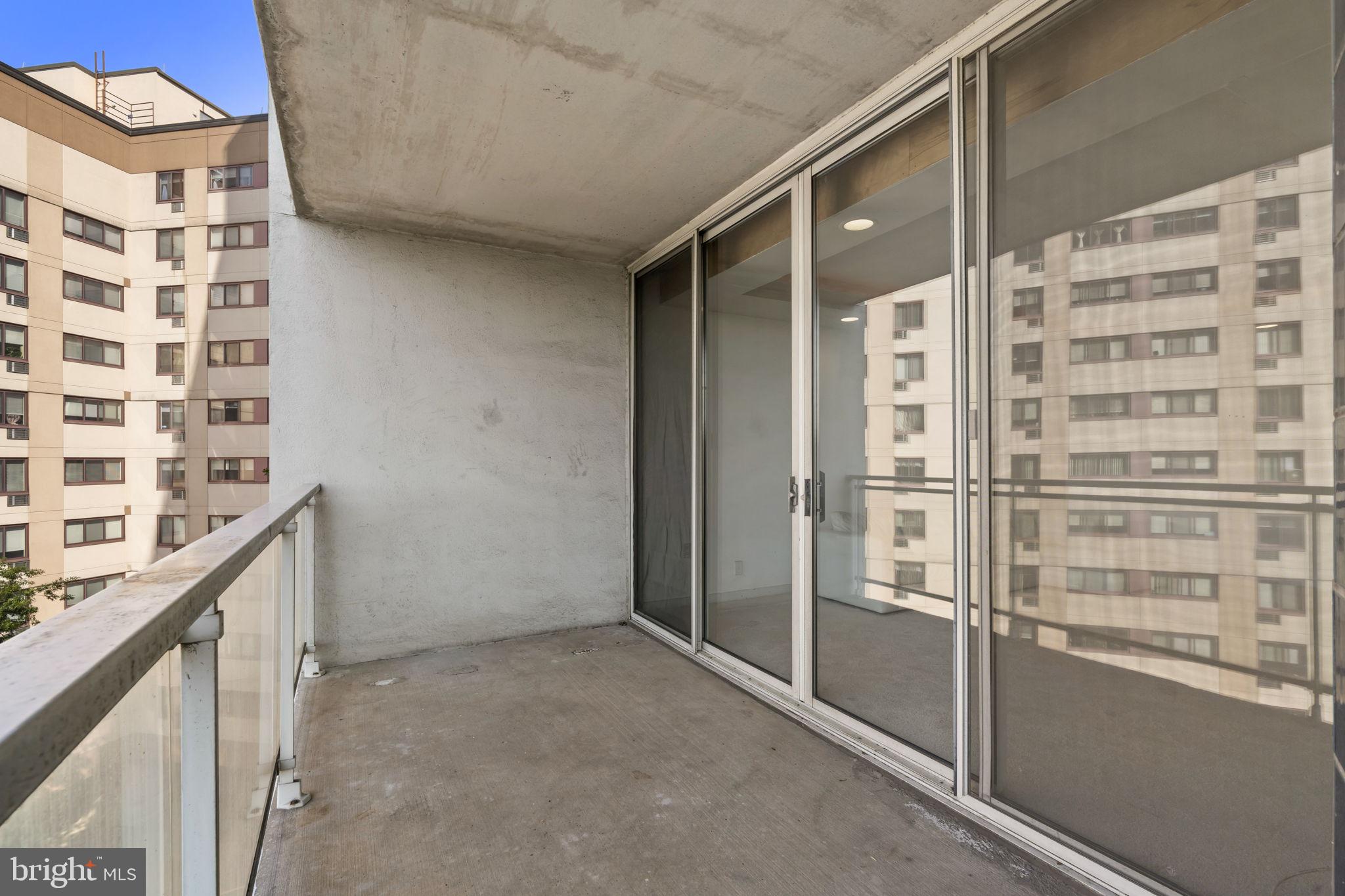 LOGAN SQUARE - Residential