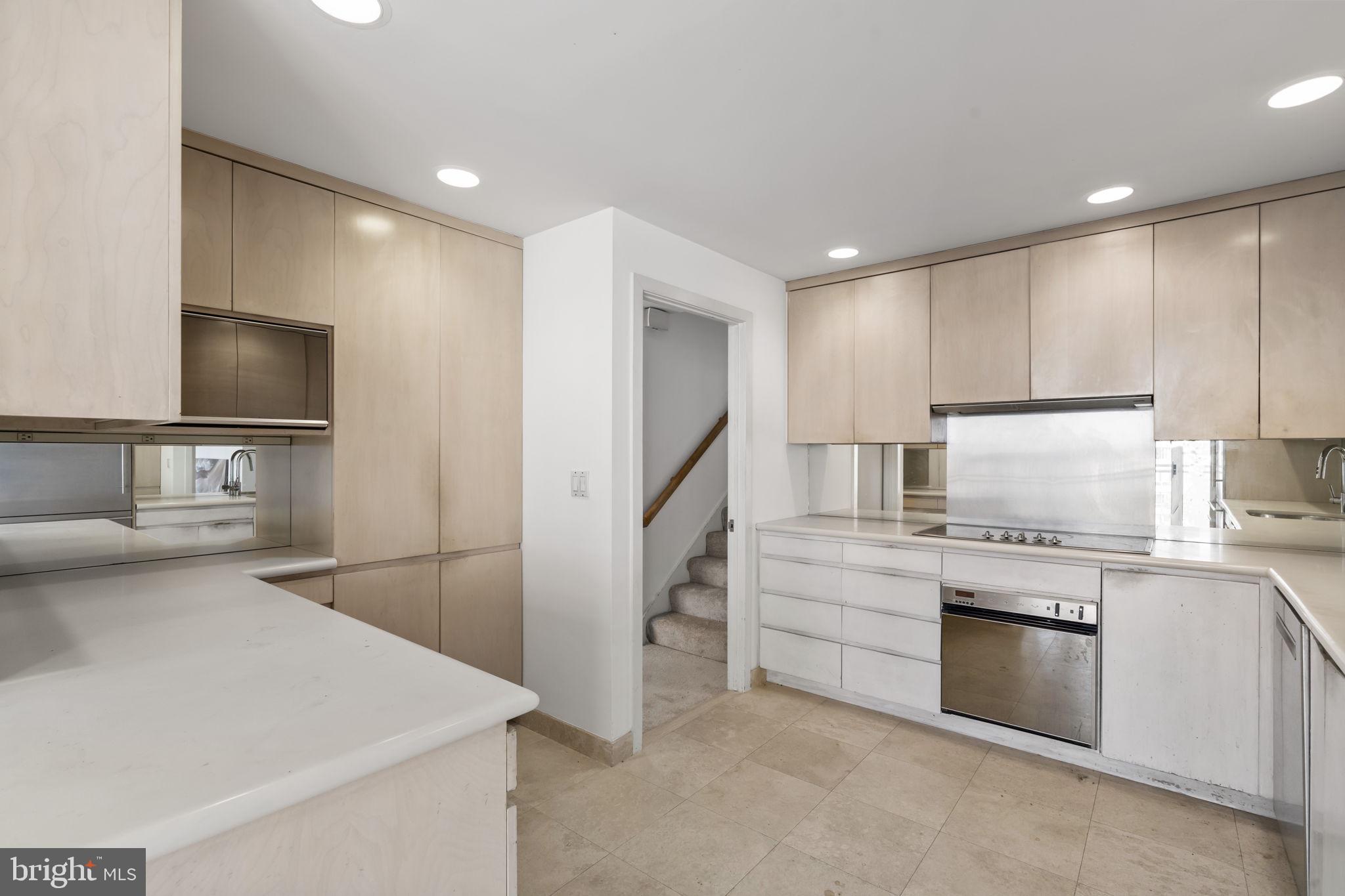 LOGAN SQUARE - Residential