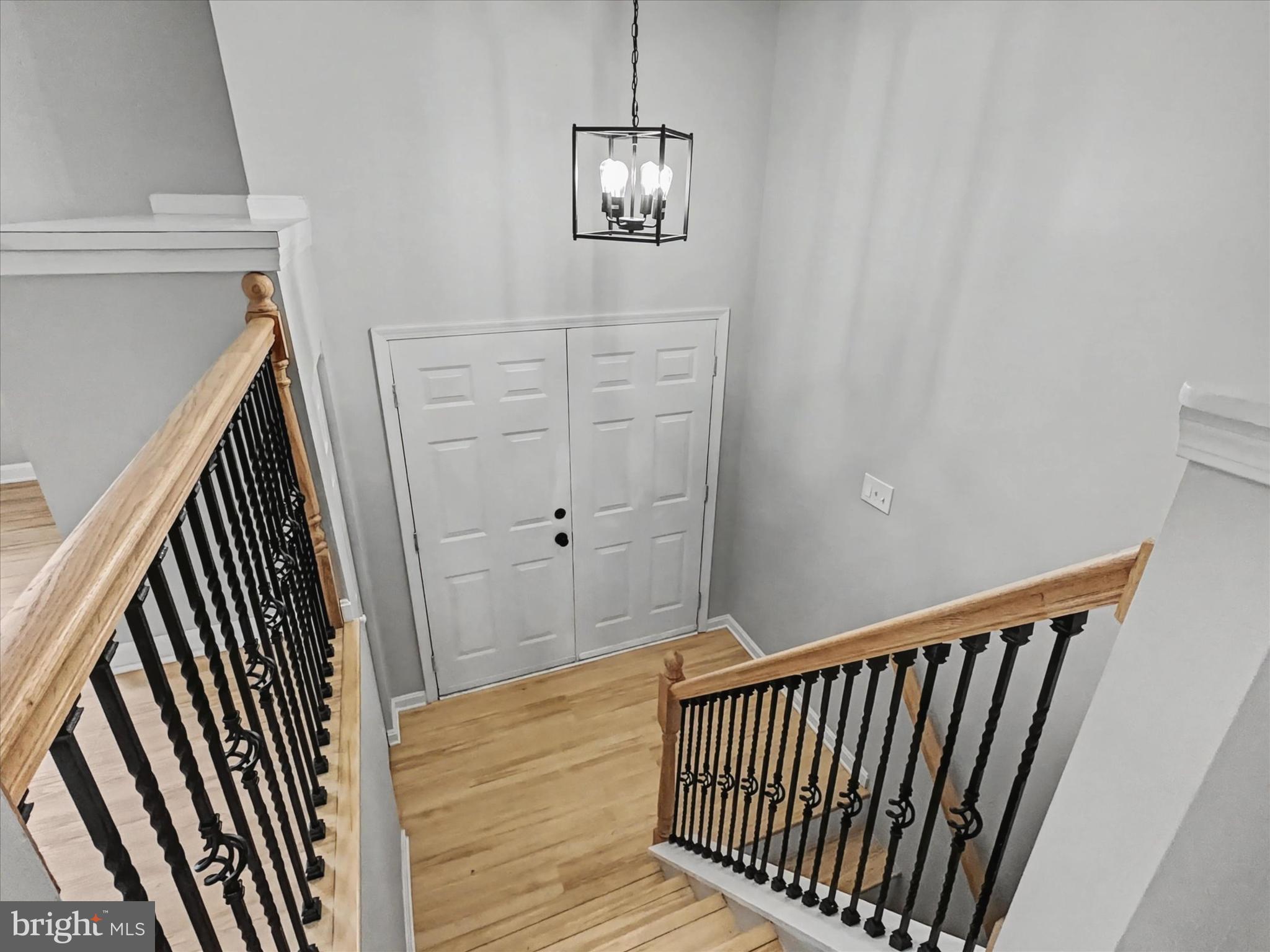 1360 BREEZEVIEW DRIVE