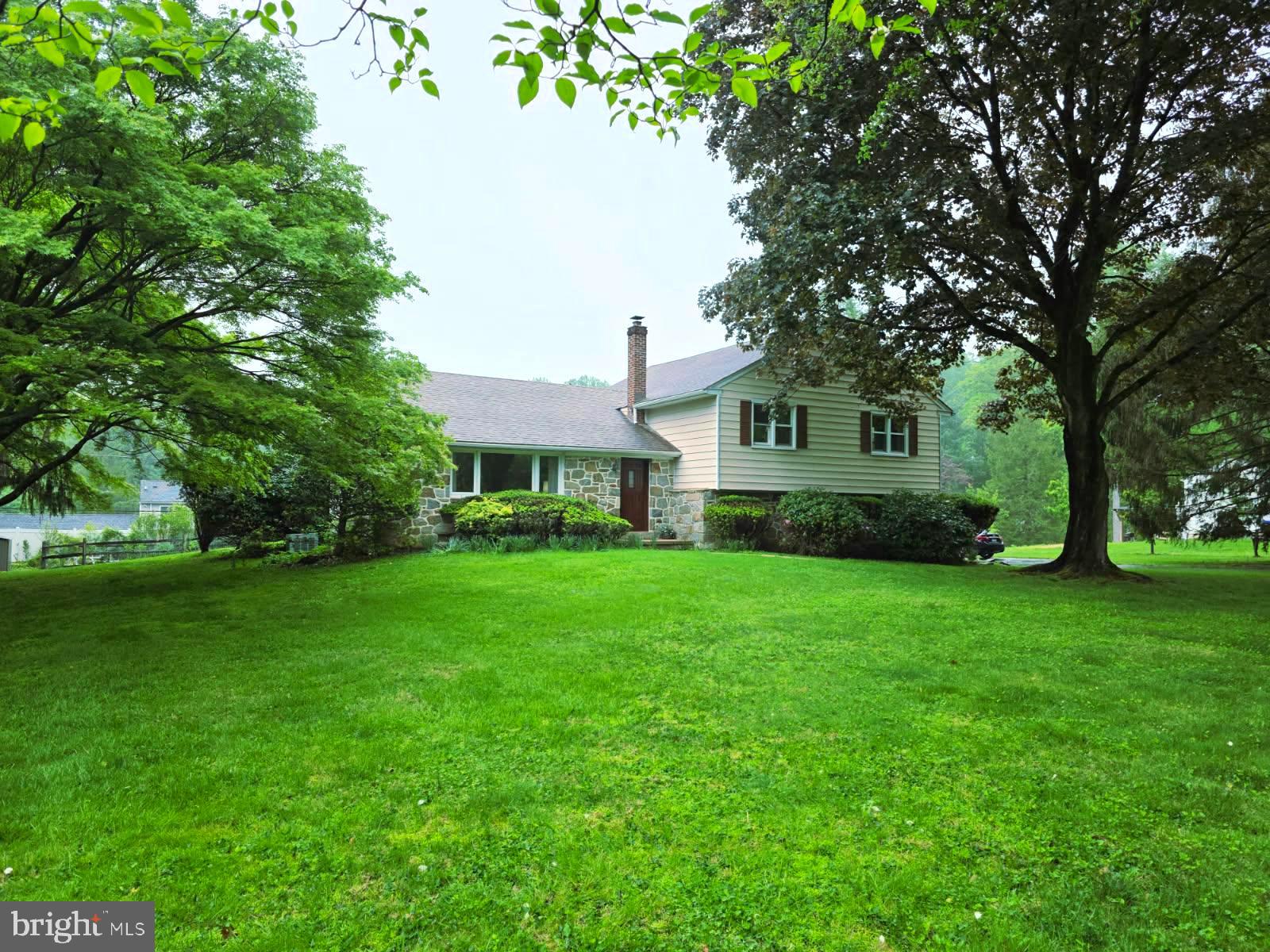 1261 BUCK LANE