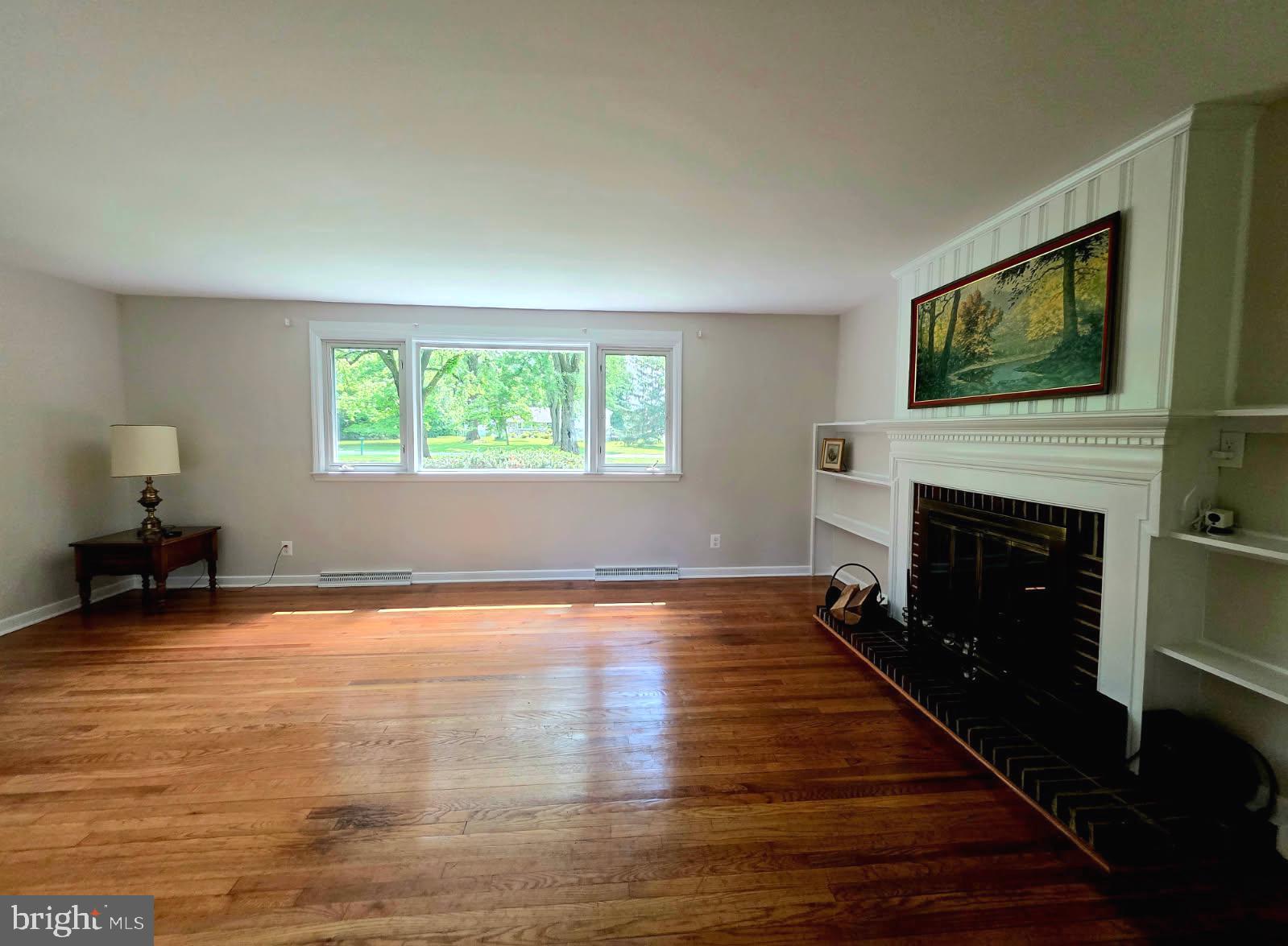 1261 BUCK LANE