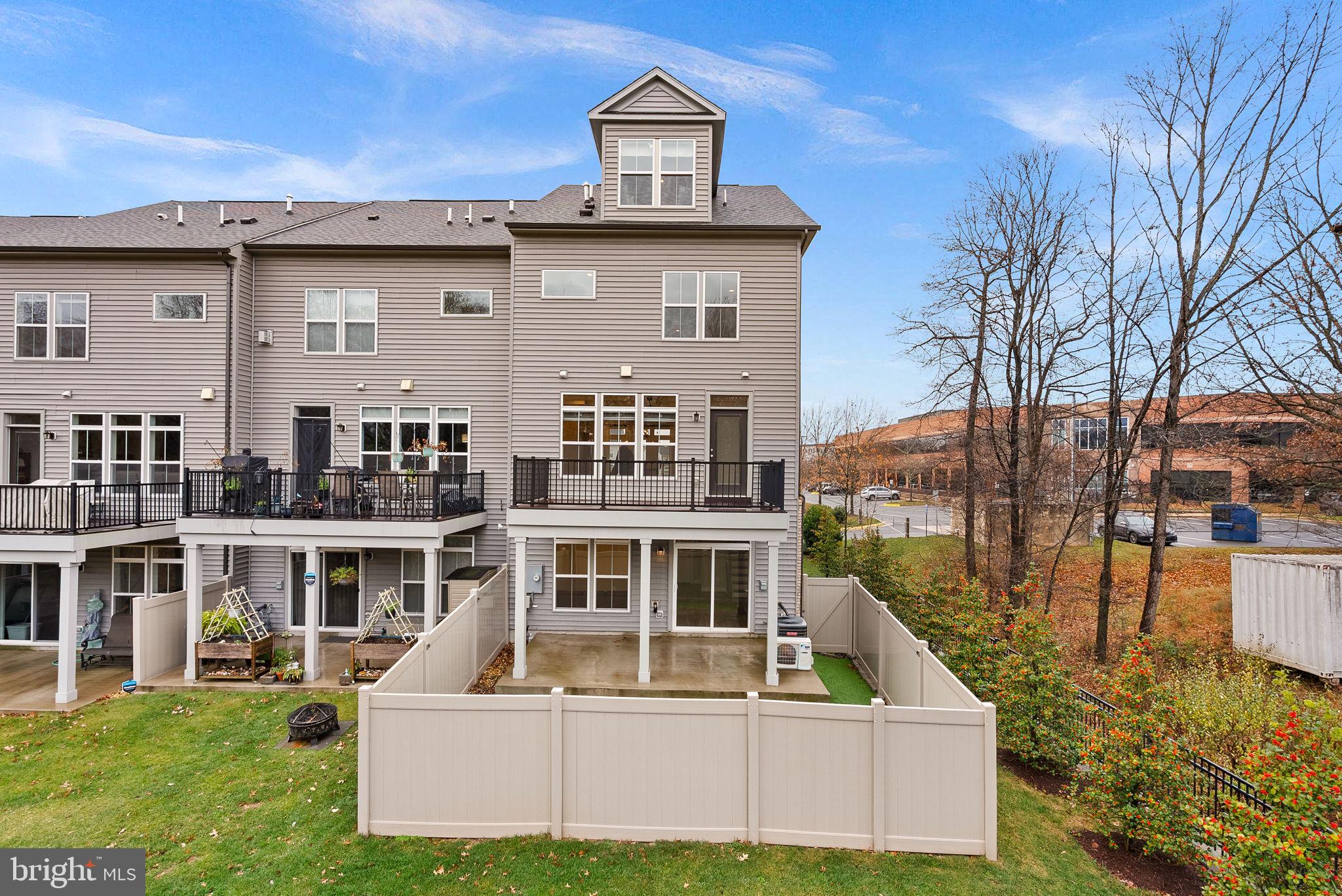 THE RETREAT AT WESTFIELDS - Residential