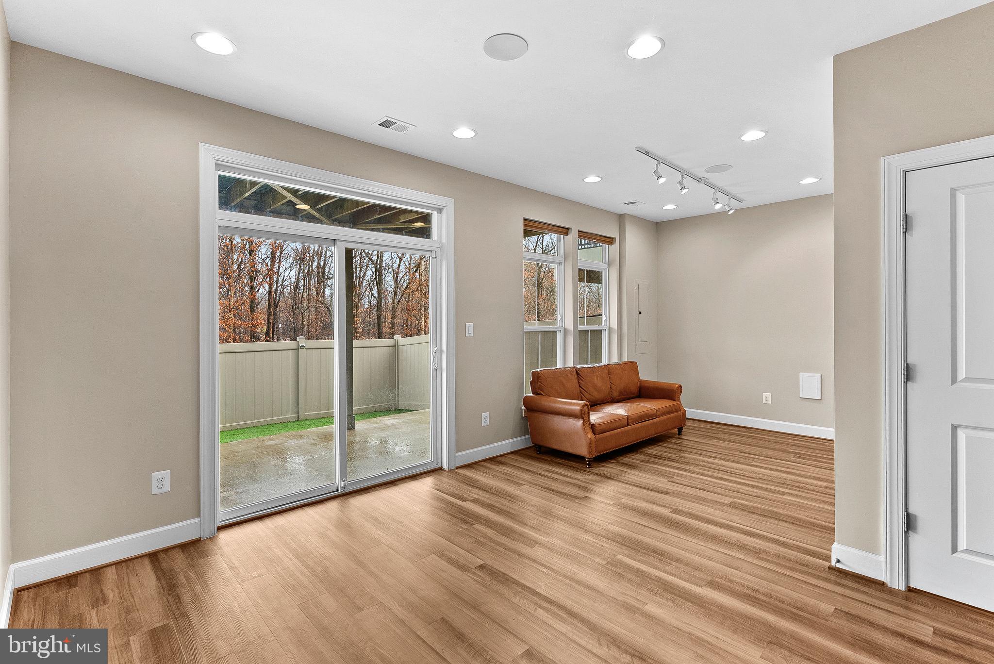 THE RETREAT AT WESTFIELDS - Residential