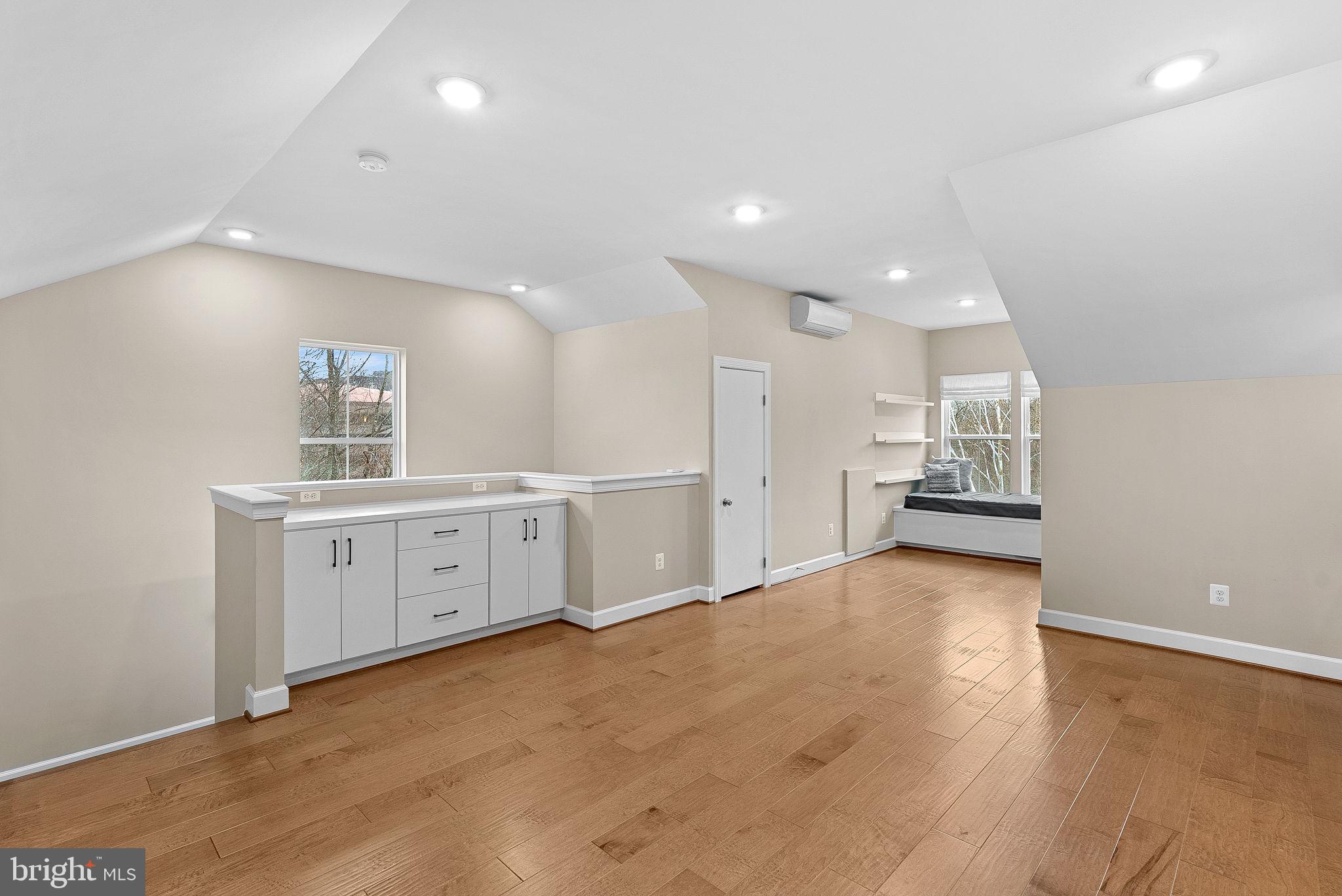 THE RETREAT AT WESTFIELDS - Residential