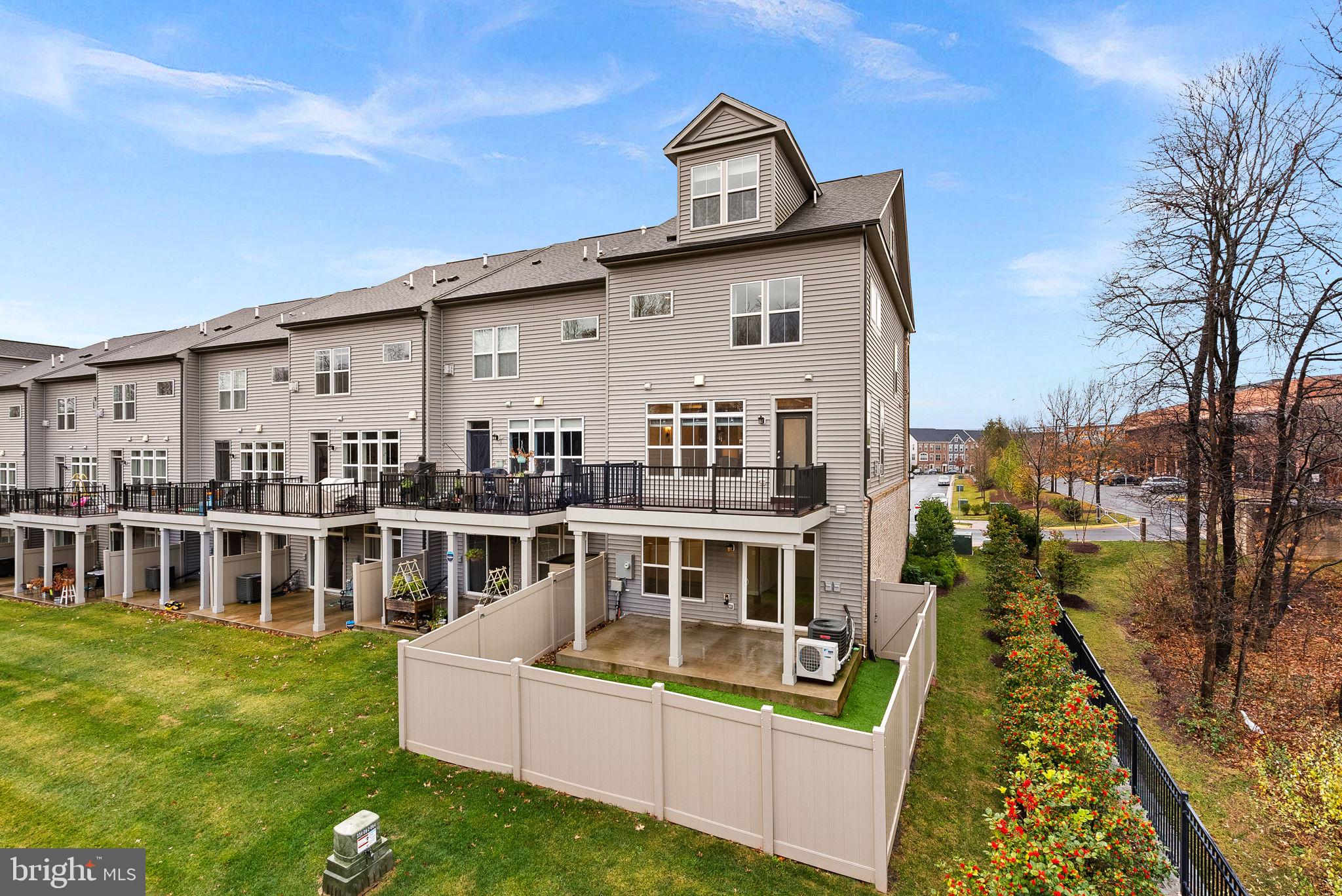 THE RETREAT AT WESTFIELDS - Residential