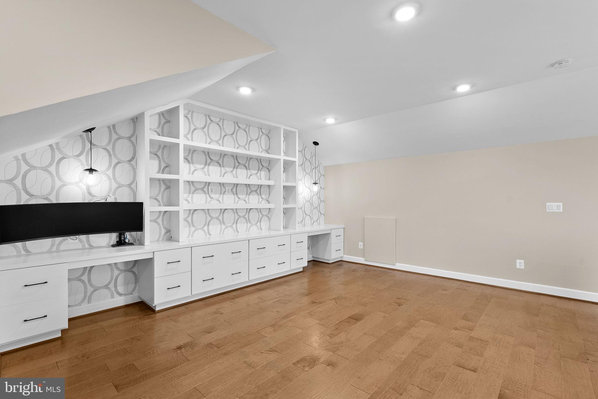 THE RETREAT AT WESTFIELDS - Residential