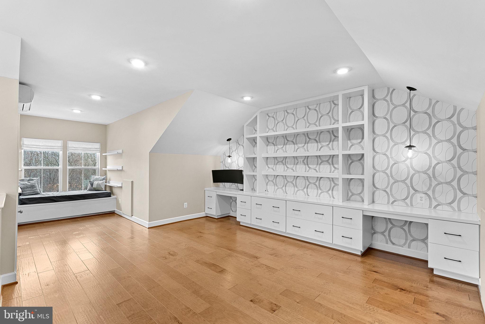 THE RETREAT AT WESTFIELDS - Residential